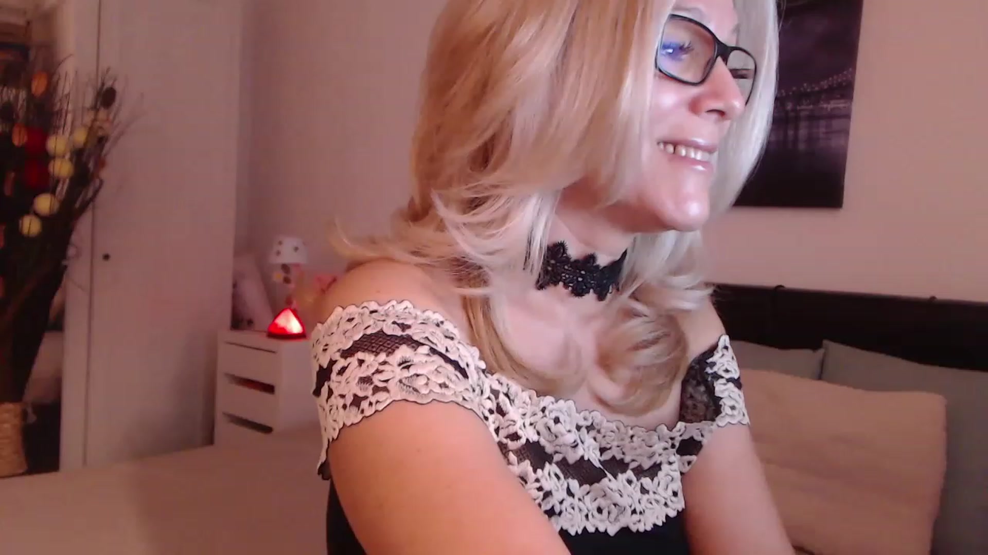 Gallery image thumbnail from Reeya71's myfreecams stream on, 12/13/2022, 01:48 image 12 of 20
