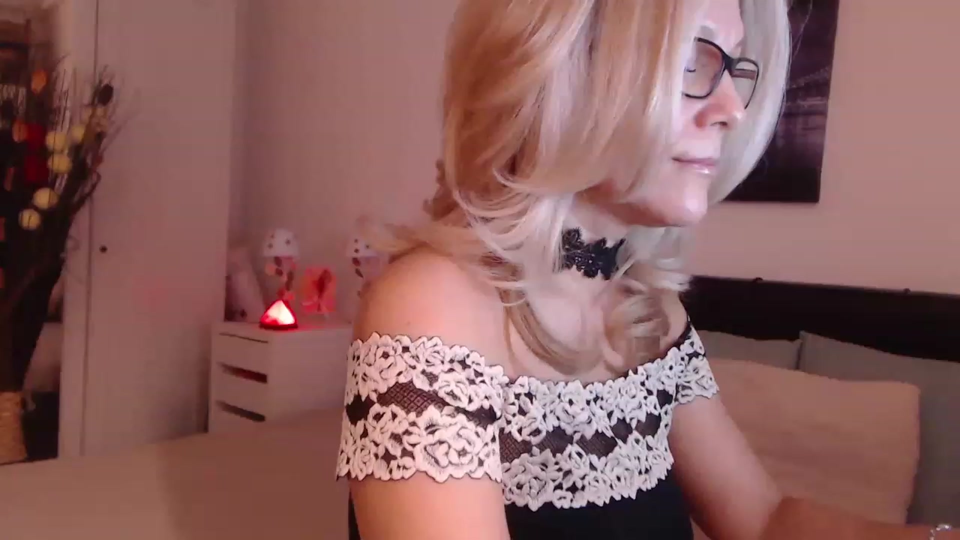Gallery image thumbnail from Reeya71's myfreecams stream on, 12/13/2022, 01:48 image 13 of 20