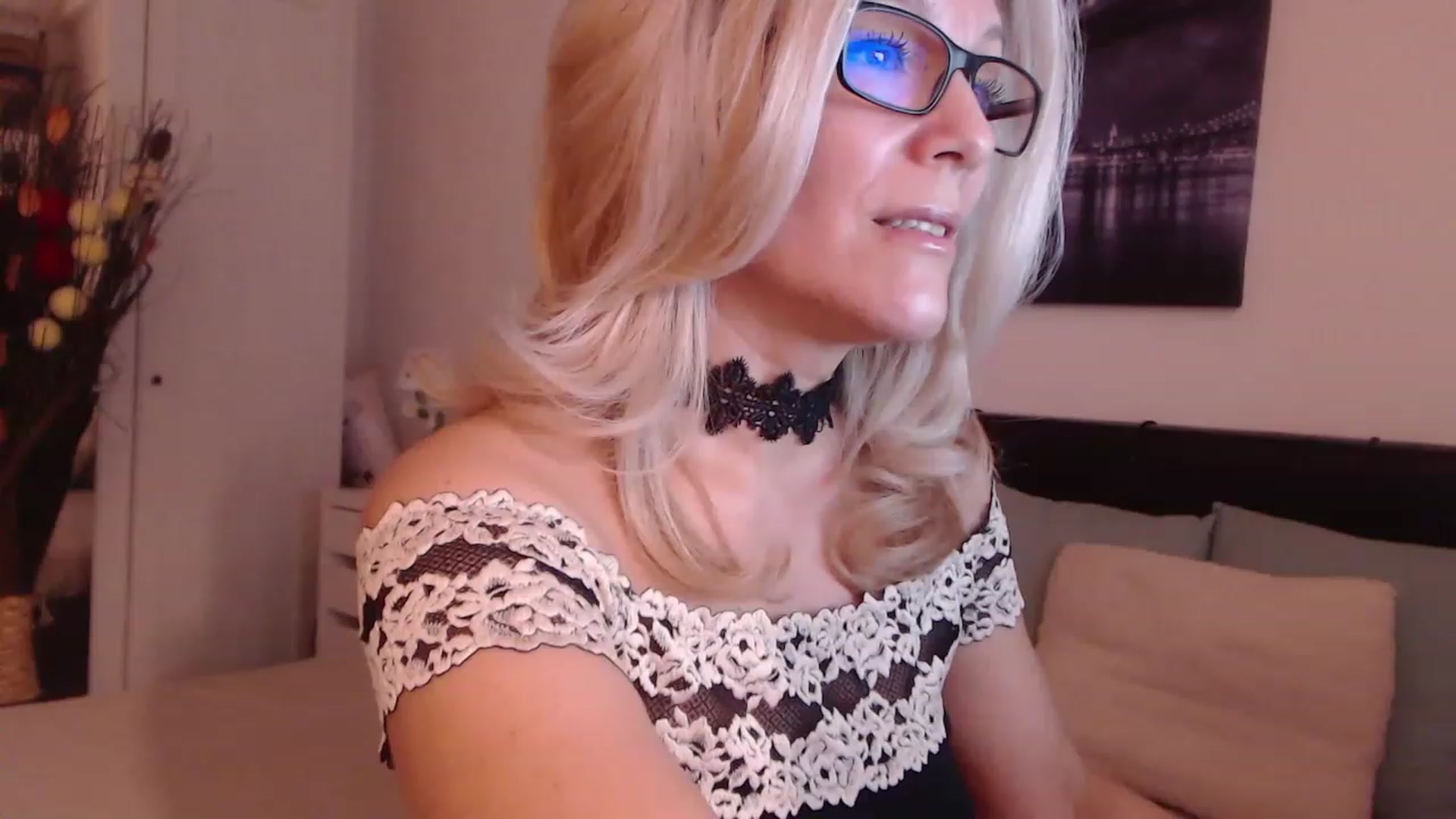 Gallery image thumbnail from Reeya71's myfreecams stream on, 12/13/2022, 01:48 image 18 of 20