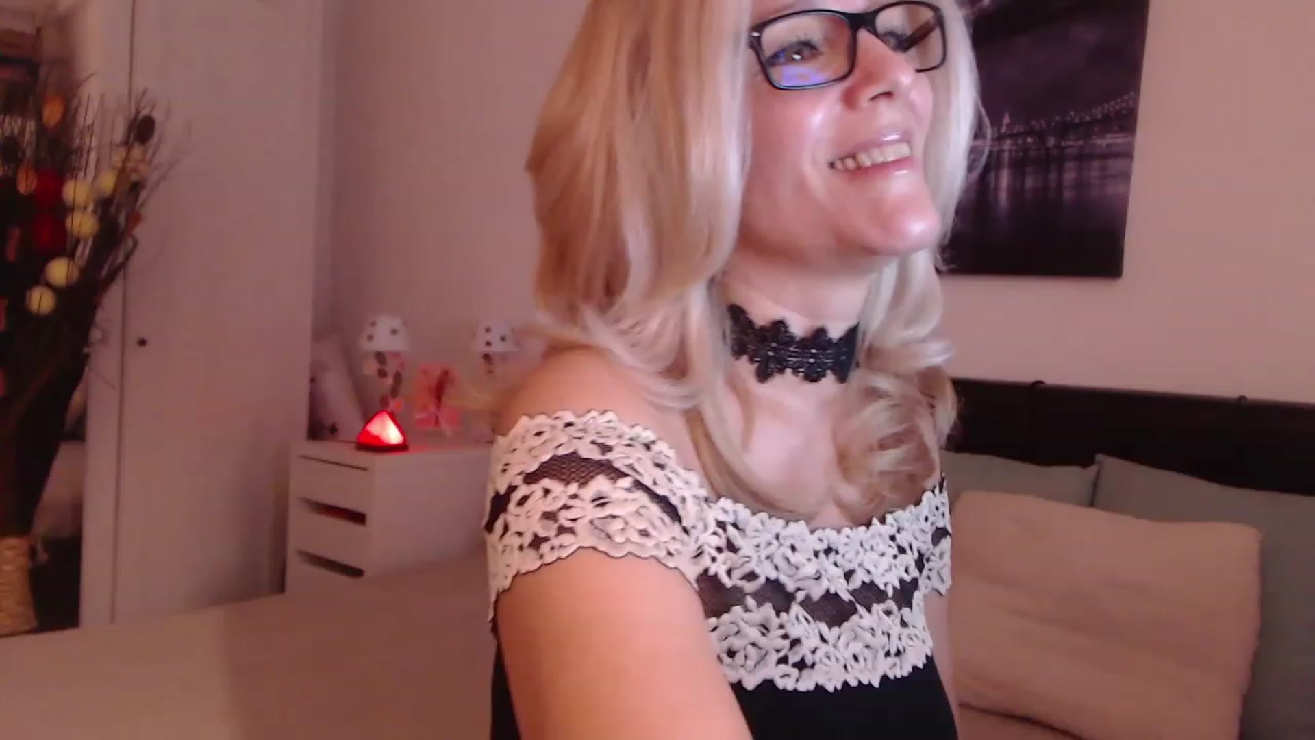 Gallery image thumbnail from Reeya71's myfreecams stream on, 12/13/2022, 01:48 image 16 of 20