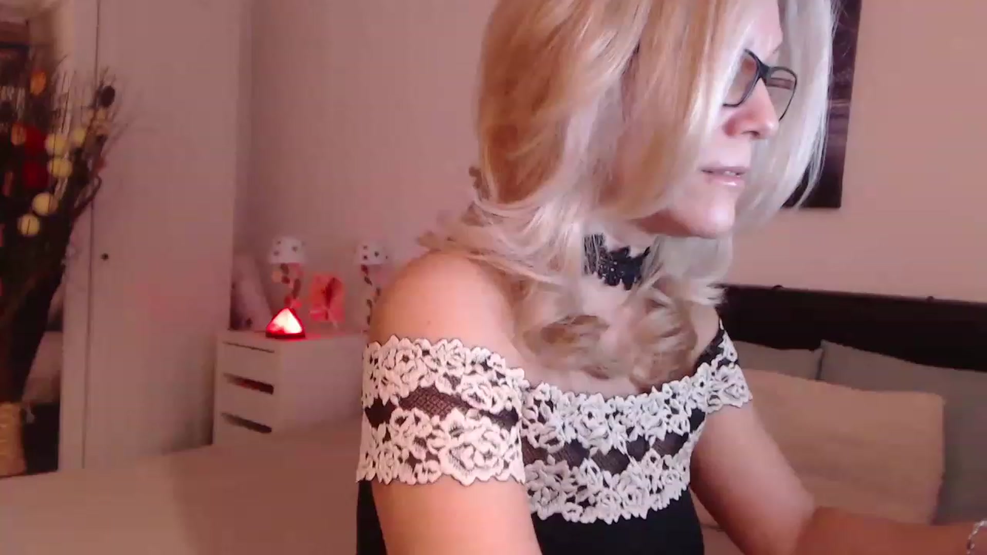 Gallery image thumbnail from Reeya71's myfreecams stream on, 12/13/2022, 01:48 image 9 of 20