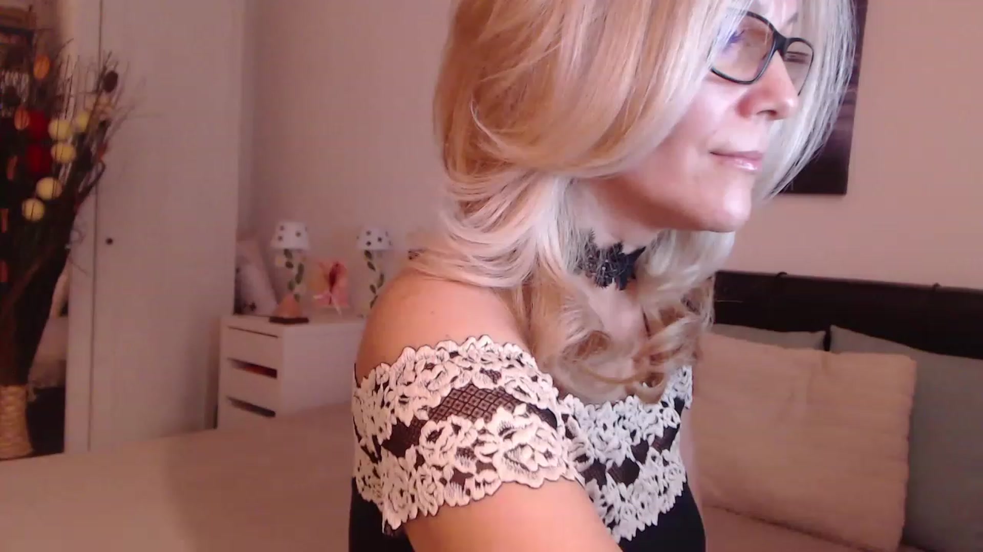 Gallery image thumbnail from Reeya71's myfreecams stream on, 12/13/2022, 02:26 image 1 of 20