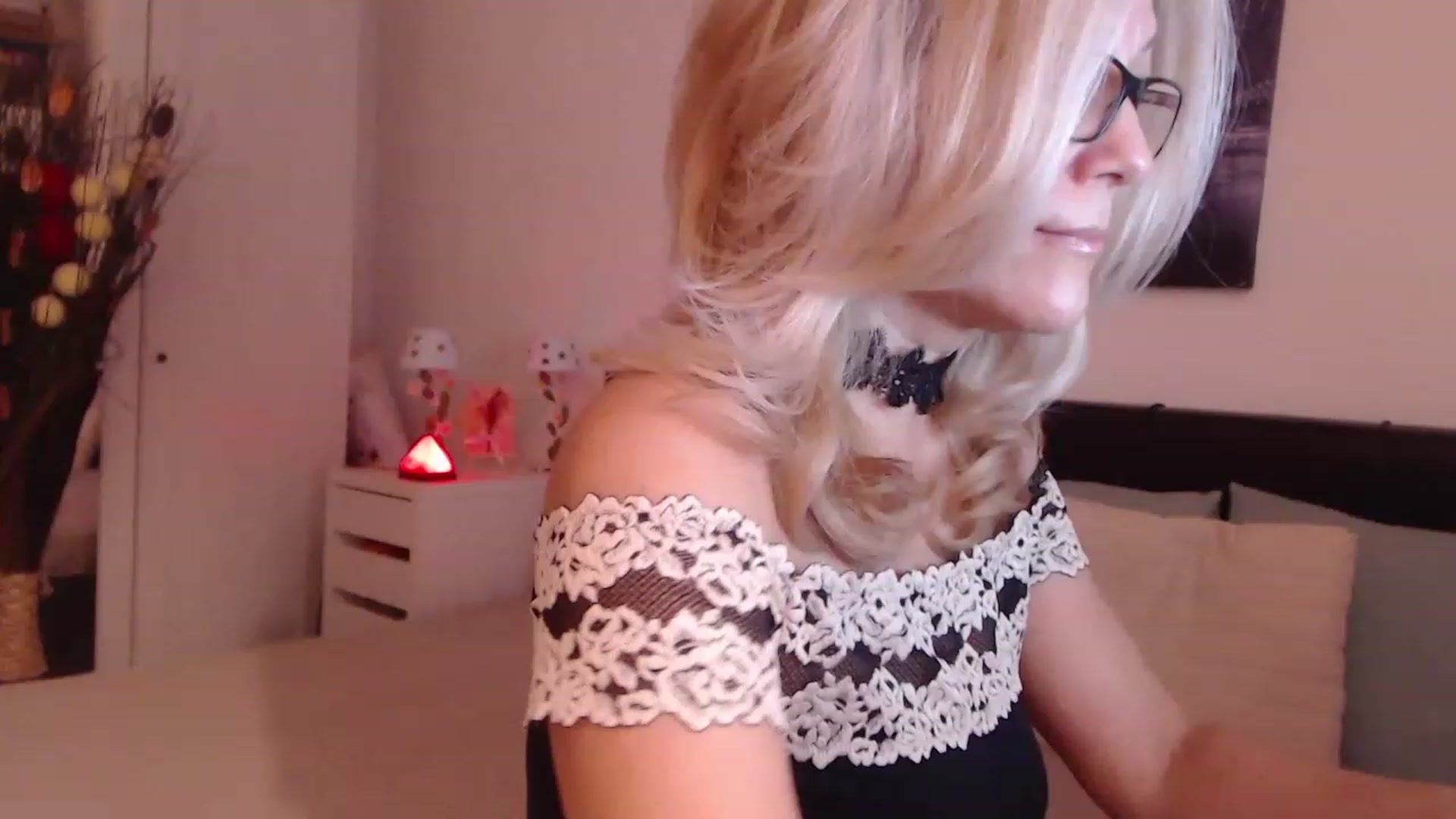 Gallery image thumbnail from Reeya71's myfreecams stream on, 12/13/2022, 02:26 image 10 of 20