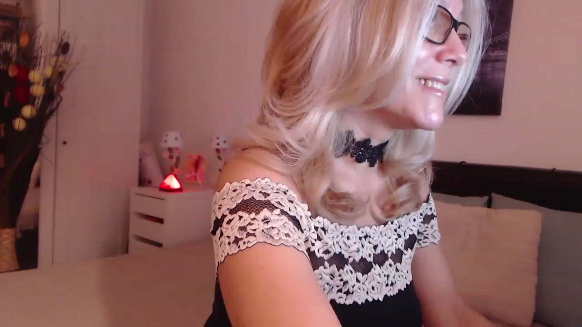 Gallery image thumbnail from Reeya71's myfreecams stream on, 12/13/2022, 02:26 image 12 of 20