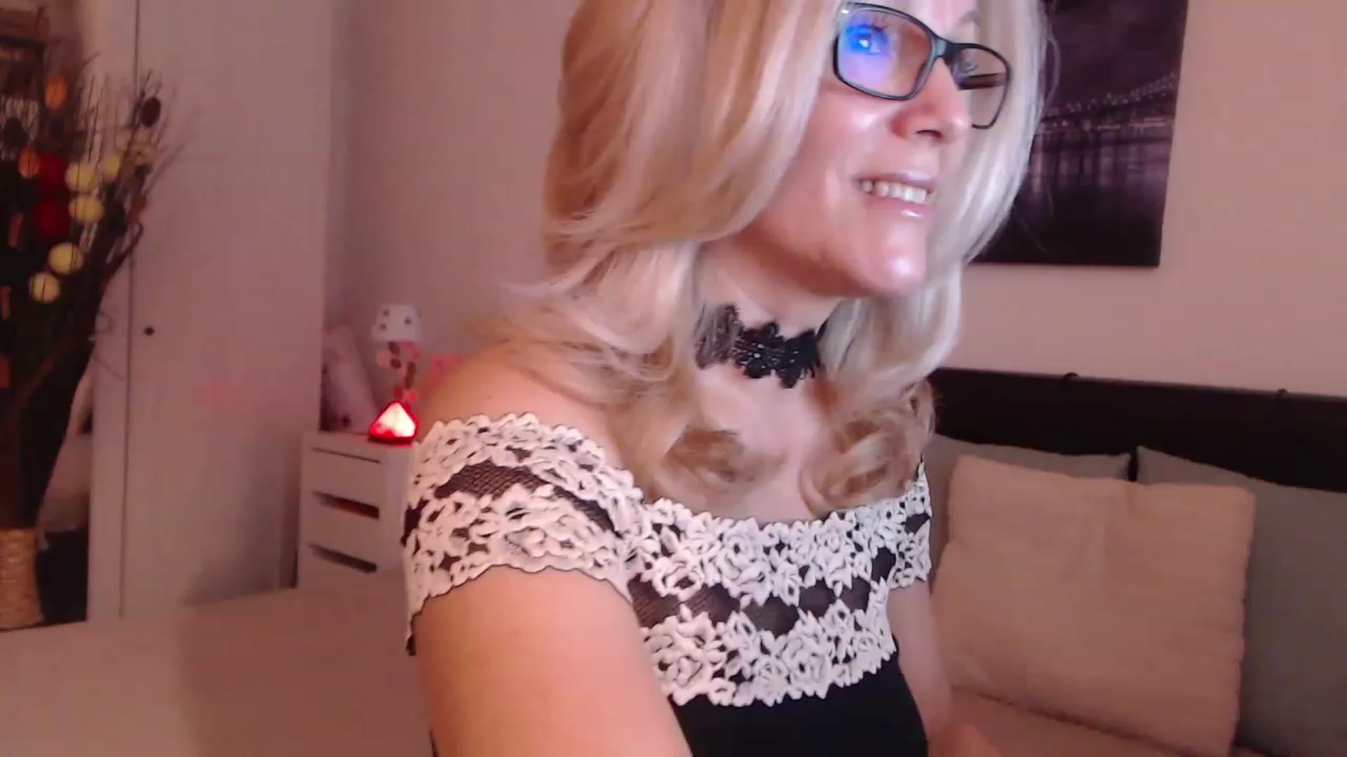 Gallery image thumbnail from Reeya71's myfreecams stream on, 12/13/2022, 02:26 image 17 of 20