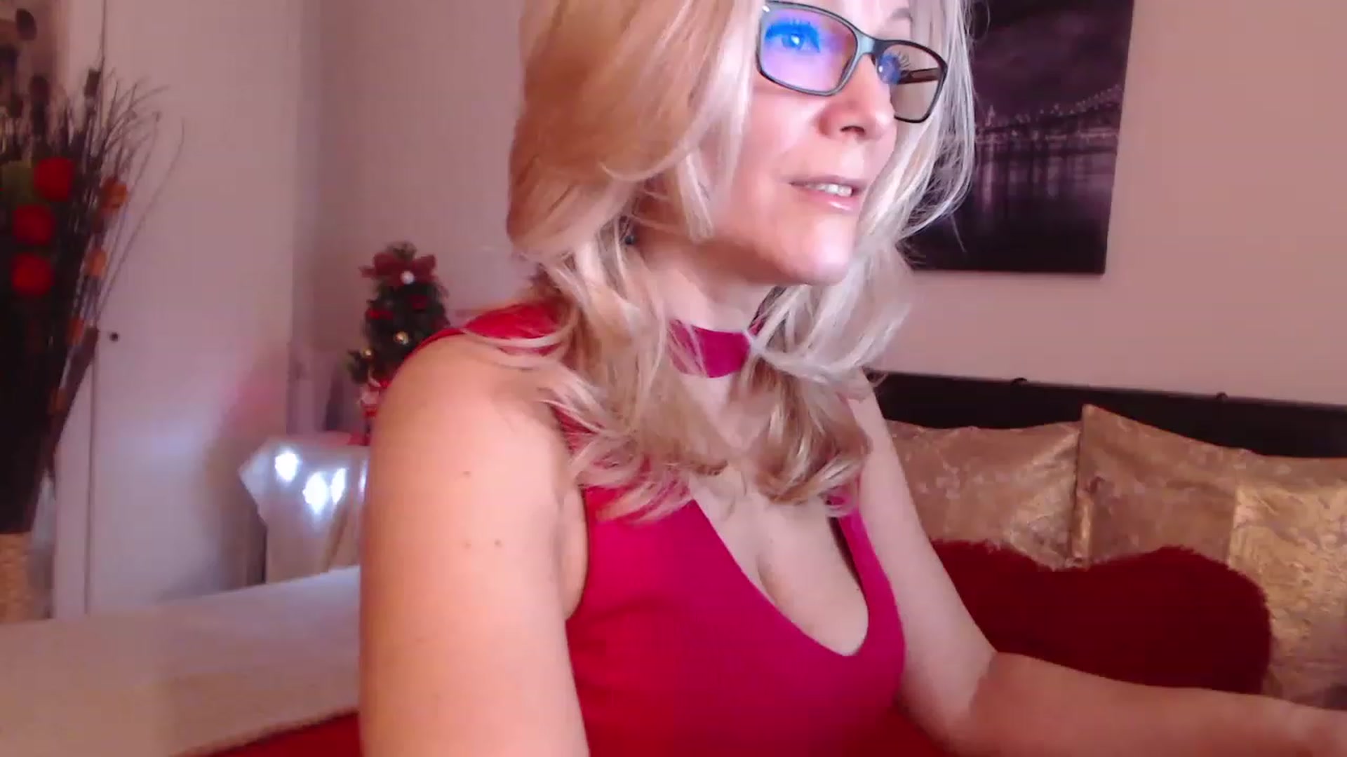 Gallery image thumbnail from Reeya71's myfreecams stream on, 12/19/2022, 03:38 image 1 of 20