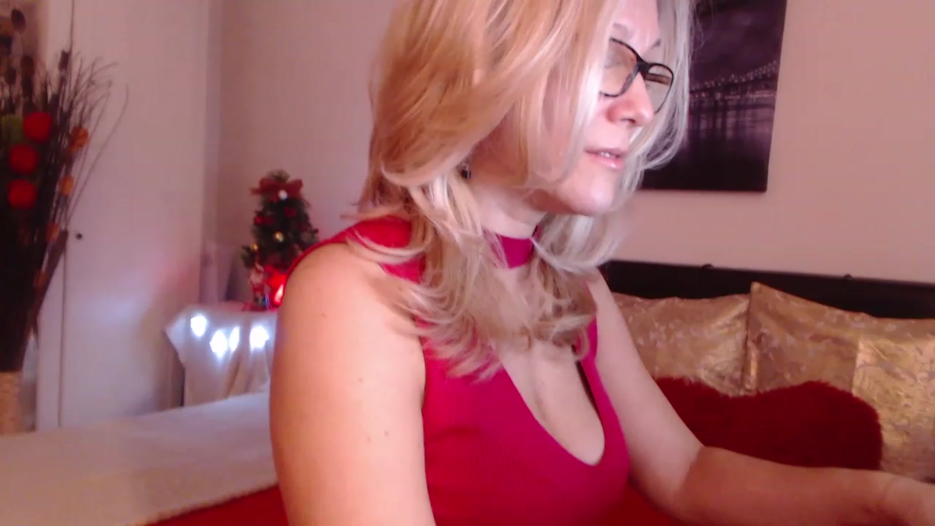 Gallery image thumbnail from Reeya71's myfreecams stream on, 12/19/2022, 03:38 image 13 of 20