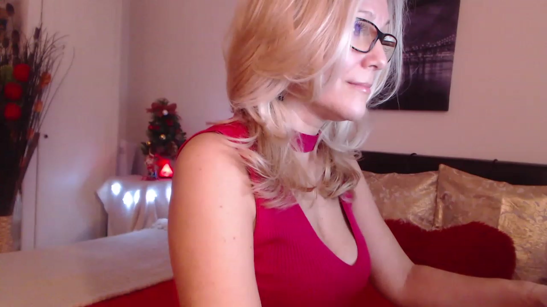 Gallery image thumbnail from Reeya71's myfreecams stream on, 12/19/2022, 03:38 image 2 of 20
