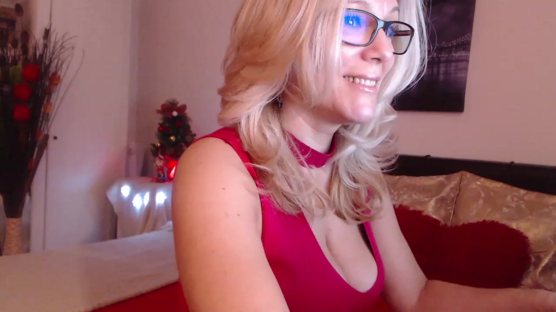 Gallery image thumbnail from Reeya71's myfreecams stream on, 12/19/2022, 06:04 image 1 of 20