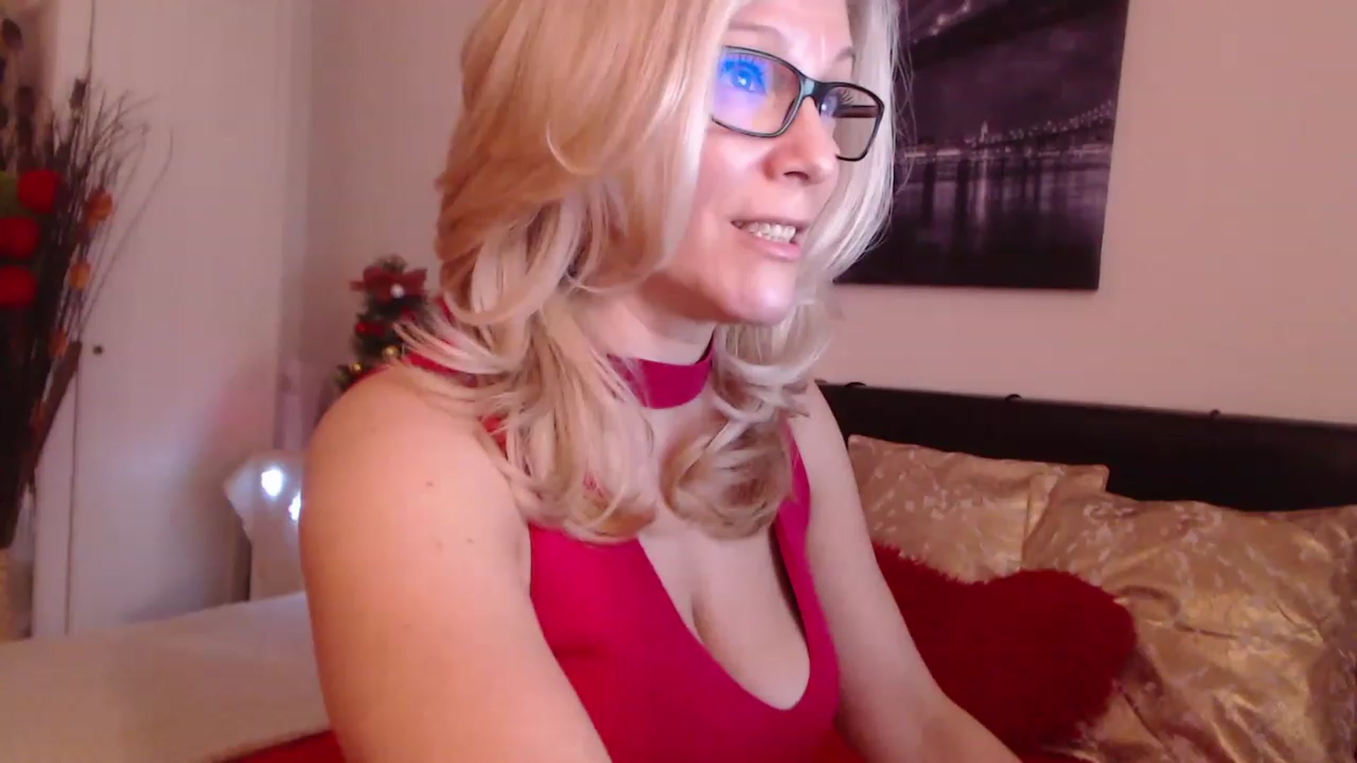 Gallery image thumbnail from Reeya71's myfreecams stream on, 12/19/2022, 09:52 image 19 of 20