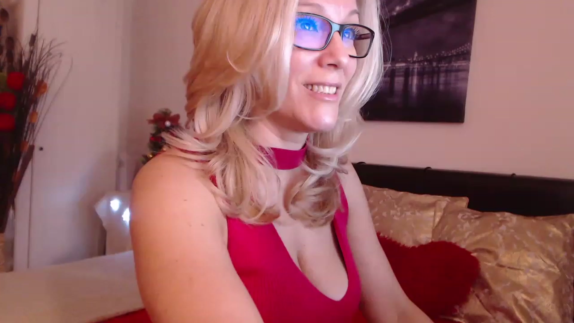 Gallery image thumbnail from Reeya71's myfreecams stream on, 12/19/2022, 09:52 image 18 of 20