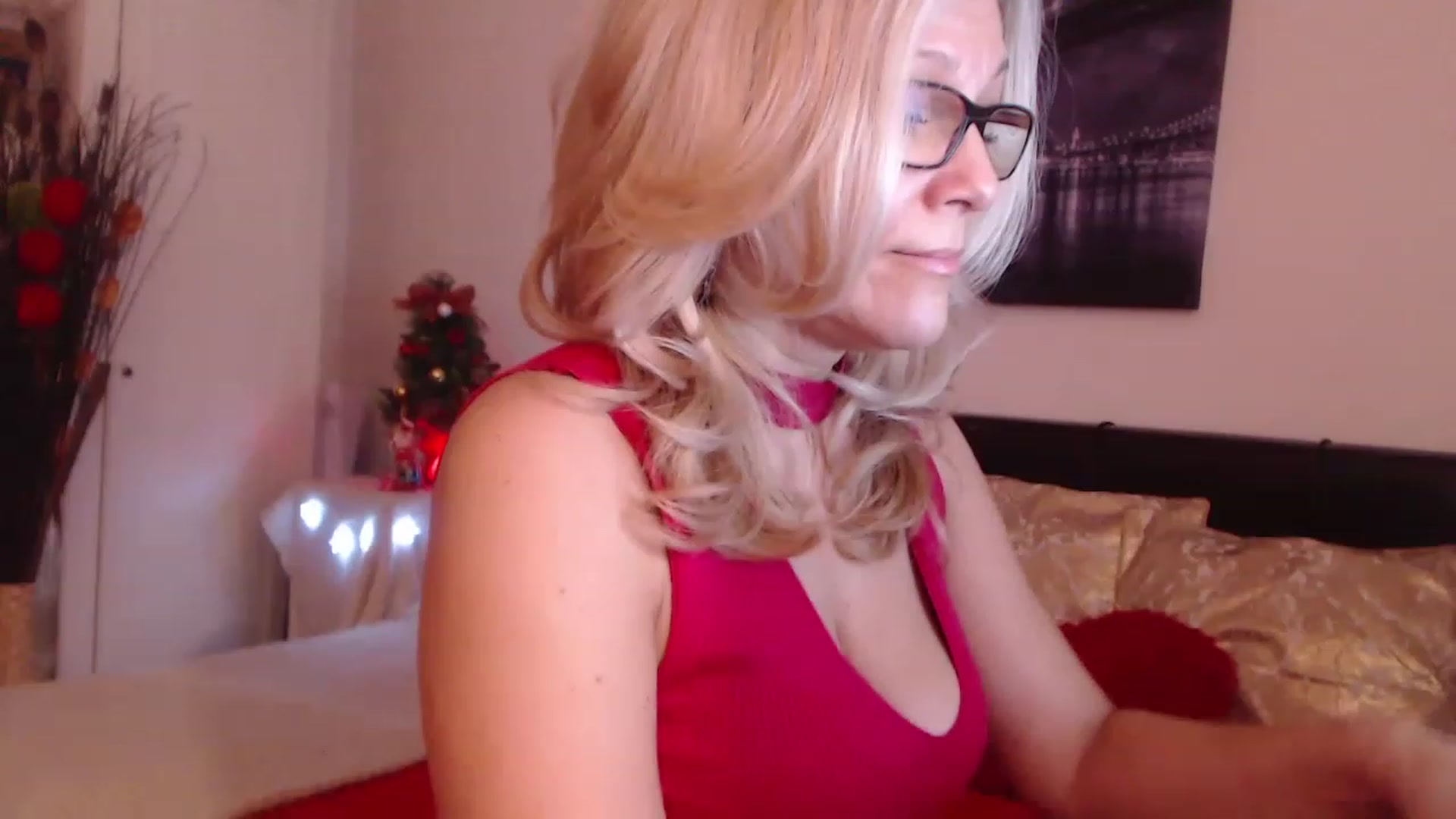 Gallery image thumbnail from Reeya71's myfreecams stream on, 12/19/2022, 09:52 image 1 of 20