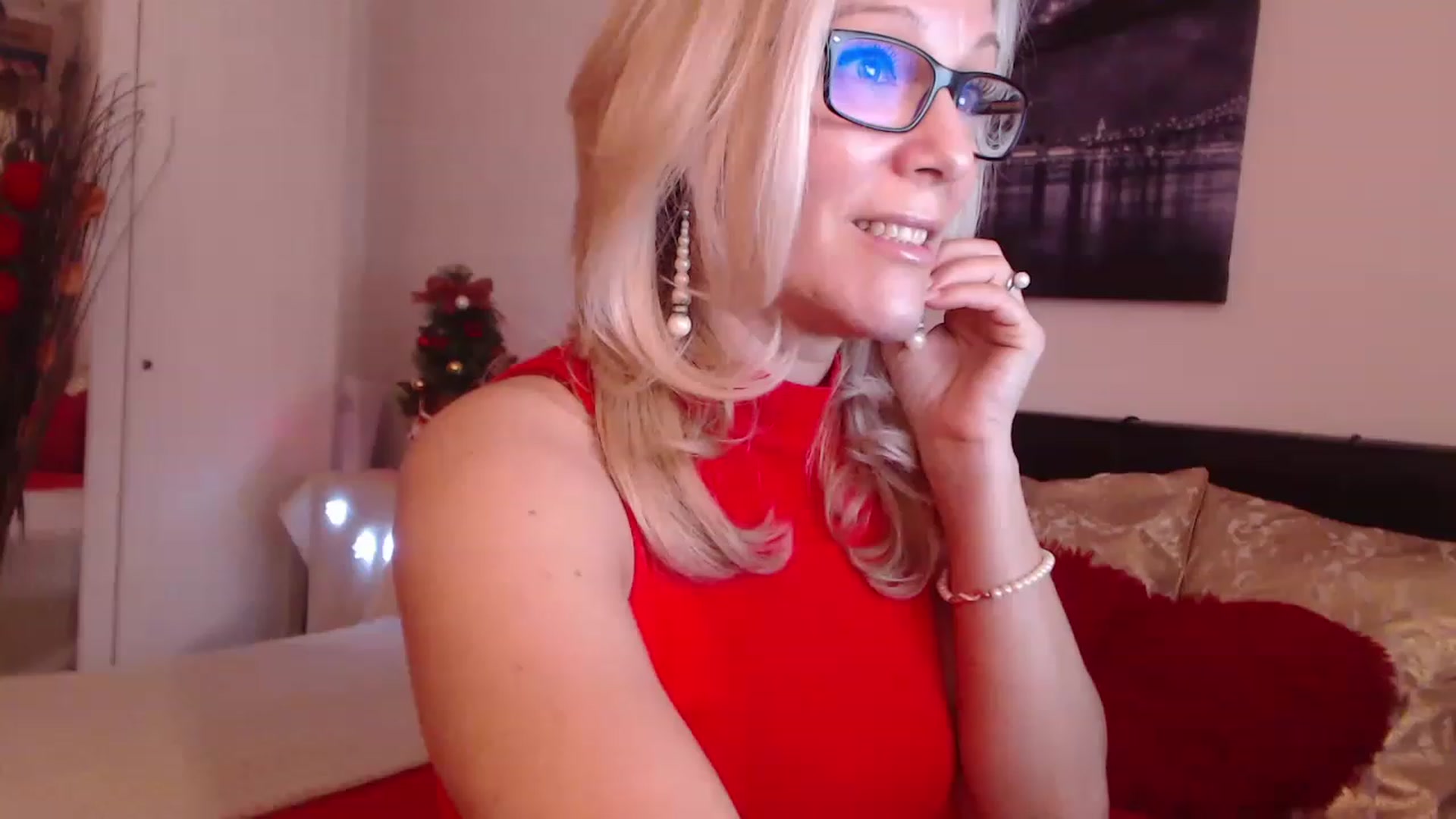 Gallery image thumbnail from Reeya71's myfreecams stream on, 12/20/2022, 06:53 image 15 of 20