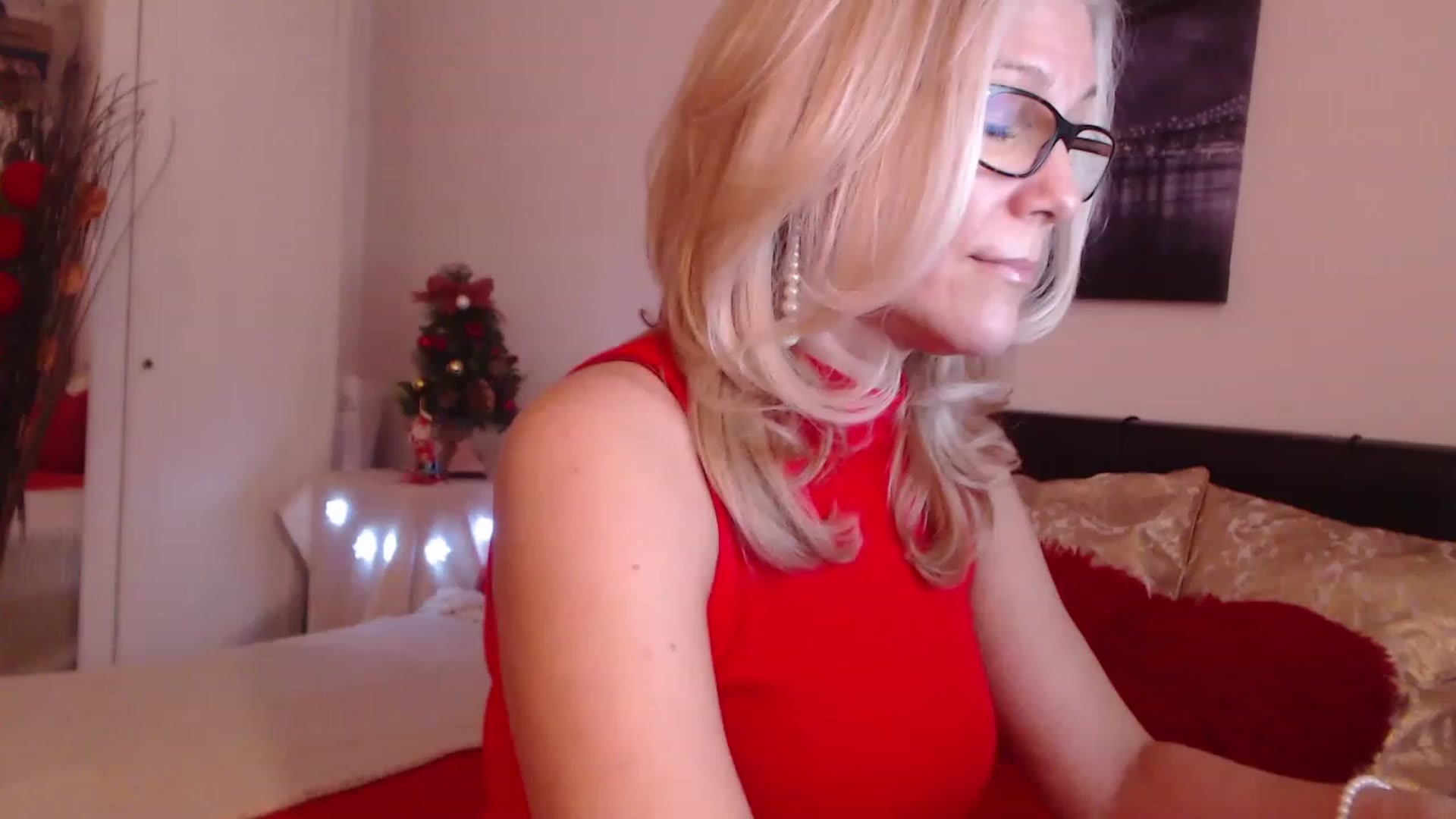 Gallery image thumbnail from Reeya71's myfreecams stream on, 12/20/2022, 06:53 image 18 of 20