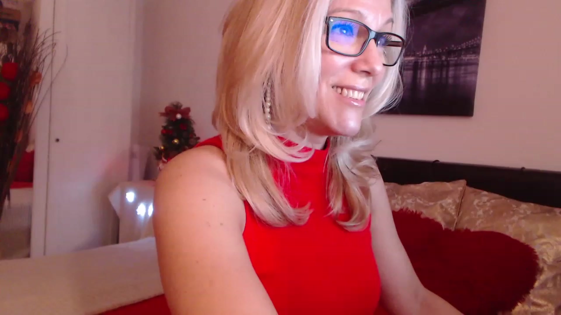 Gallery image thumbnail from Reeya71's myfreecams stream on, 12/20/2022, 06:53 image 4 of 20