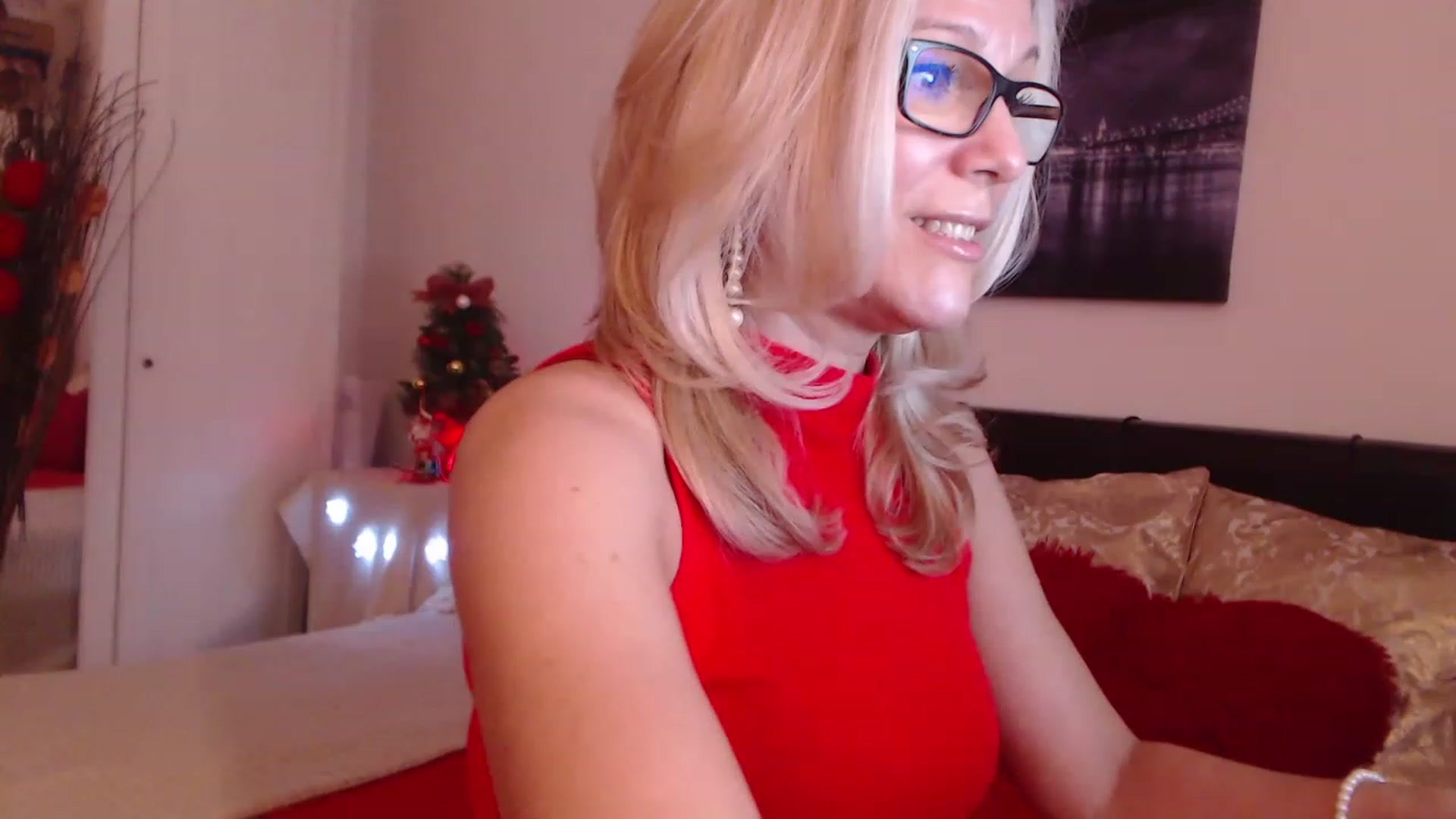 Gallery image thumbnail from Reeya71's myfreecams stream on, 12/20/2022, 06:53 image 12 of 20