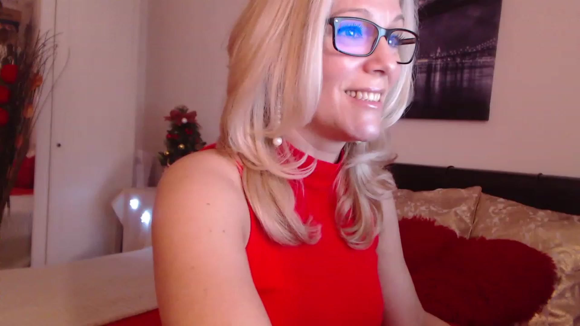 Gallery image thumbnail from Reeya71's myfreecams stream on, 12/20/2022, 06:53 image 11 of 20