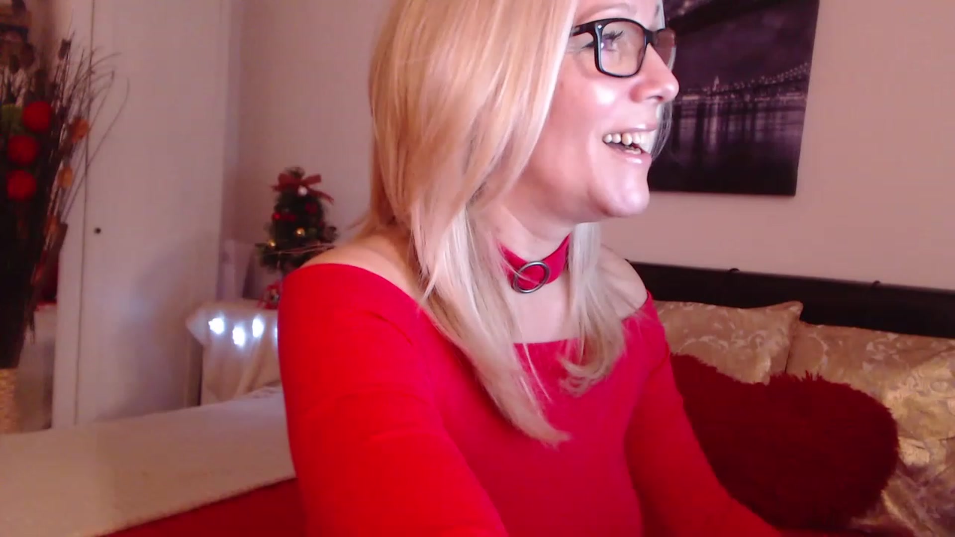 Gallery image thumbnail from Reeya71's myfreecams stream on, 12/22/2022, 03:20 image 6 of 20