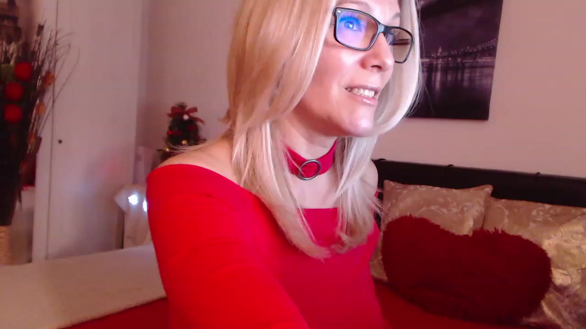 Gallery image thumbnail from Reeya71's myfreecams stream on, 12/22/2022, 03:20 image 12 of 20