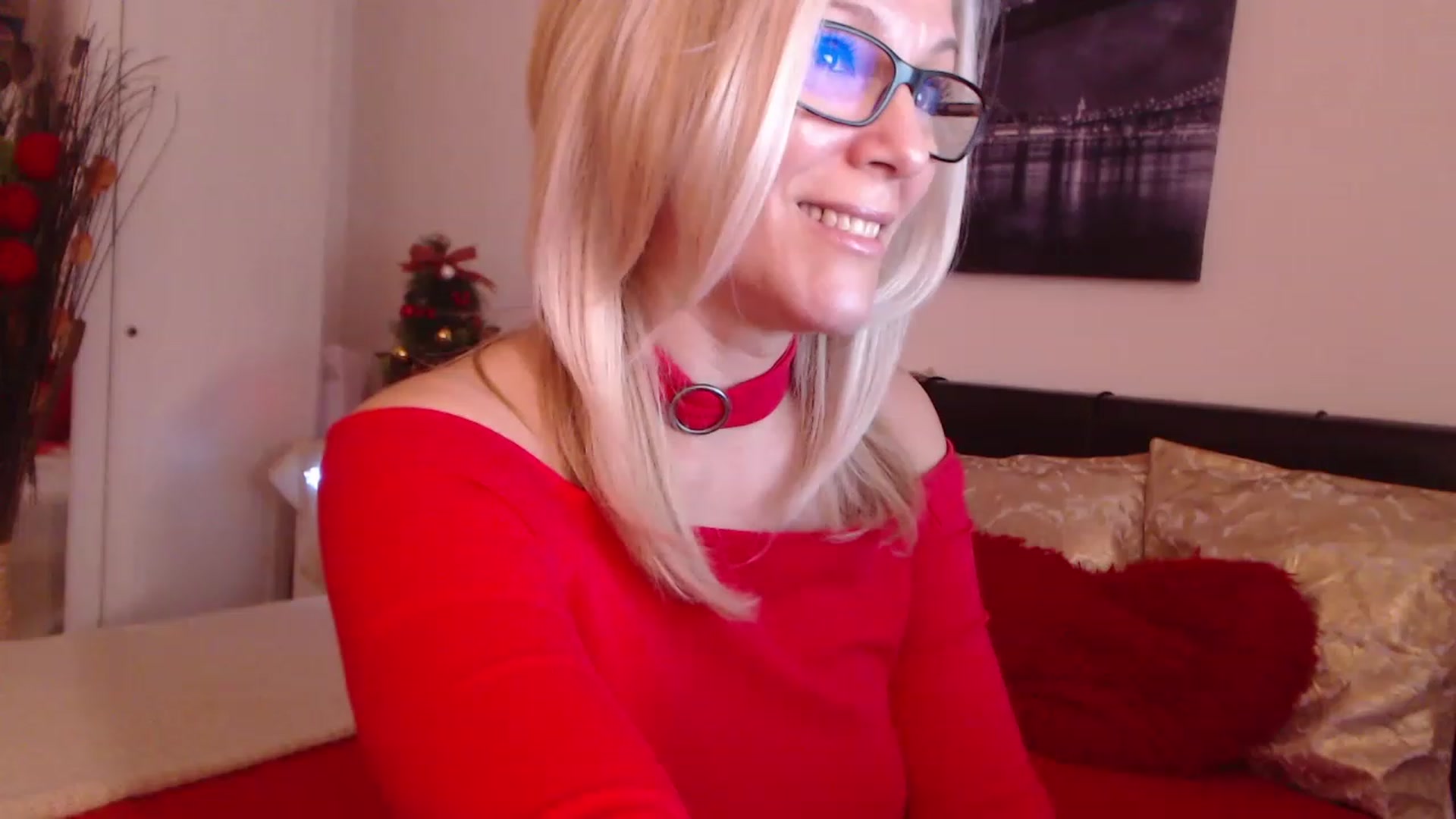 Gallery image thumbnail from Reeya71's myfreecams stream on, 12/22/2022, 08:54 image 15 of 20