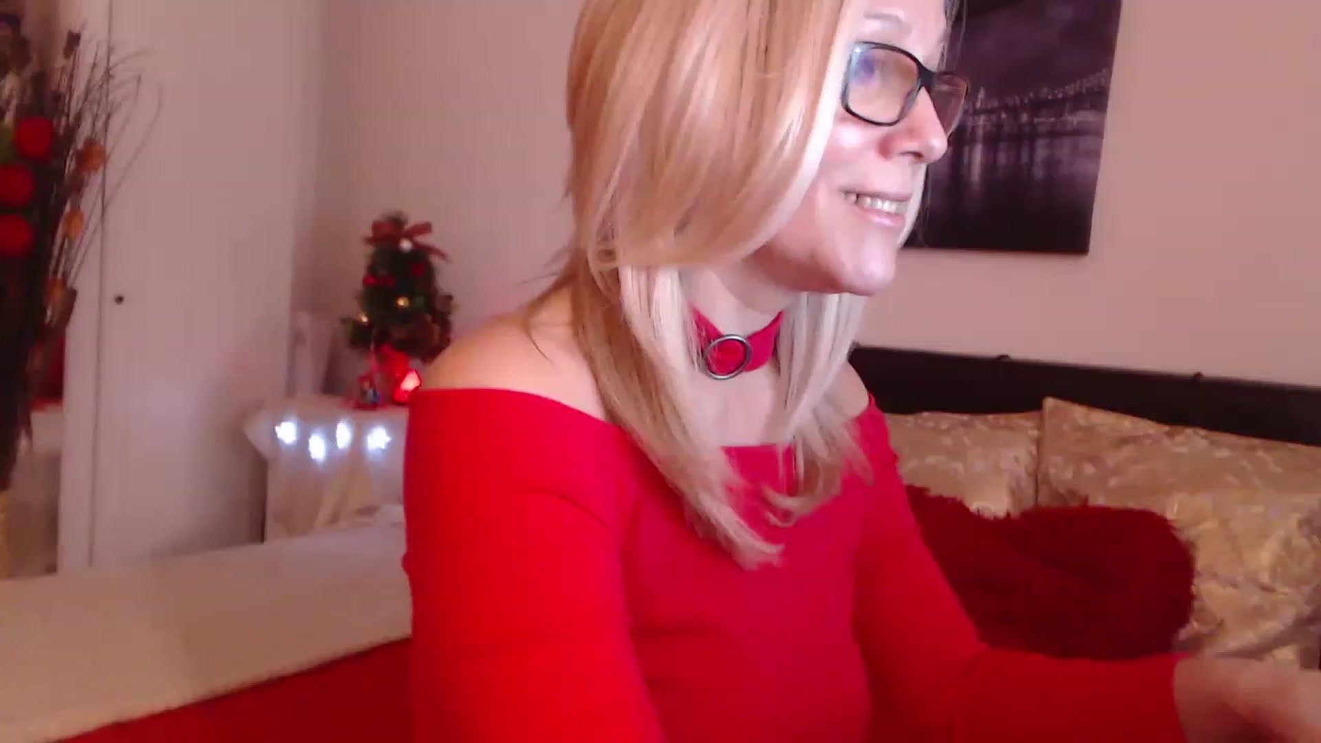 Gallery image thumbnail from Reeya71's myfreecams stream on, 12/22/2022, 08:54 image 13 of 20