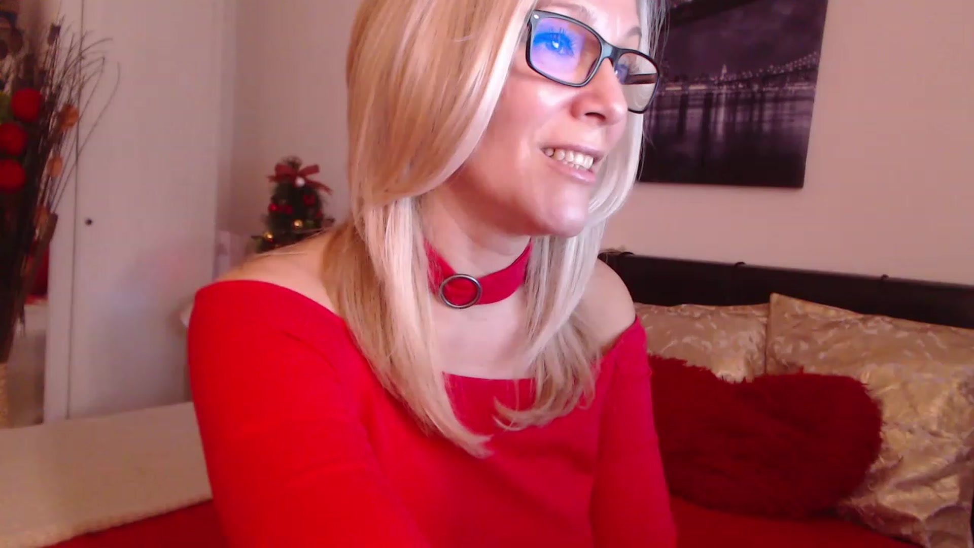 Gallery image thumbnail from Reeya71's myfreecams stream on, 12/22/2022, 08:54 image 14 of 20