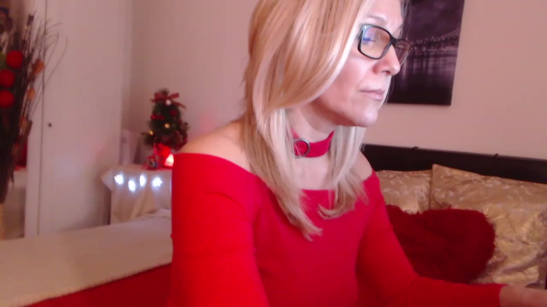 Gallery image thumbnail from Reeya71's myfreecams stream on, 12/22/2022, 08:54 image 8 of 20