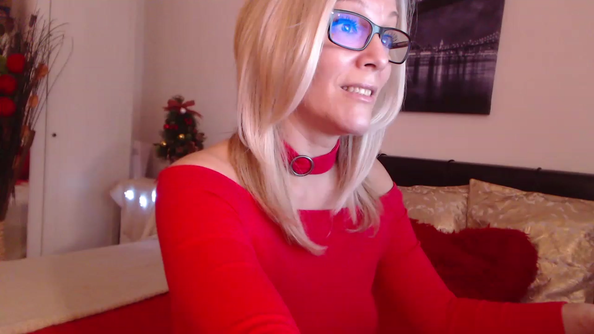 Gallery image thumbnail from Reeya71's myfreecams stream on, 12/22/2022, 08:54 image 16 of 20