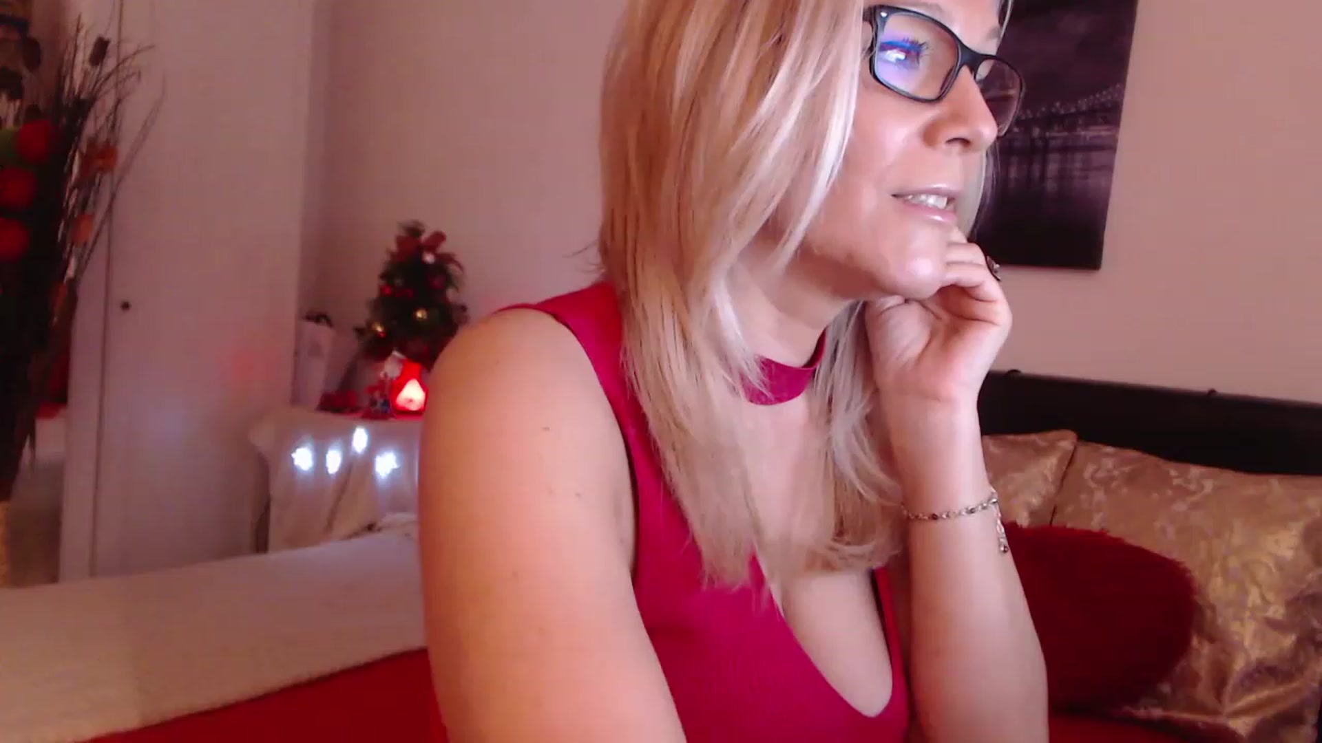 Gallery image thumbnail from Reeya71's myfreecams stream on, 12/24/2022, 03:47 image 1 of 20