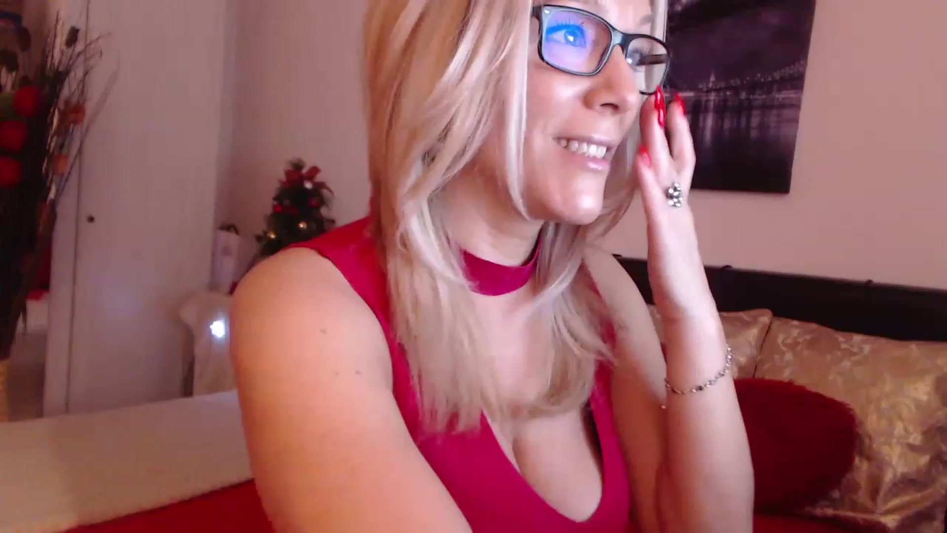 Gallery image thumbnail from Reeya71's myfreecams stream on, 12/24/2022, 03:47 image 18 of 20