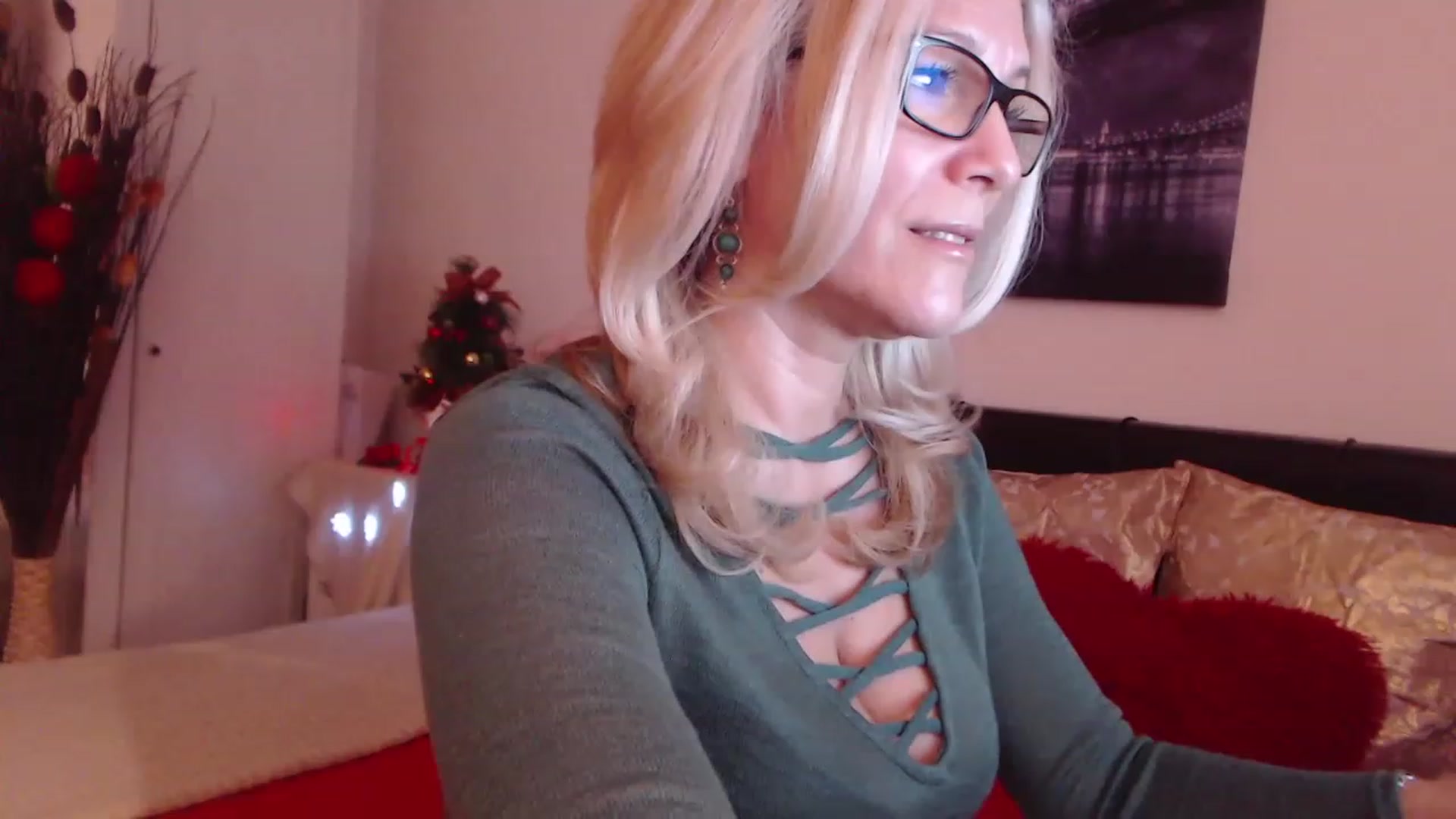 Gallery image thumbnail from Reeya71's myfreecams stream on, 12/30/2022, 02:15 image 12 of 20