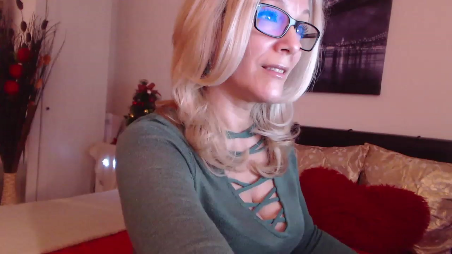 Gallery image thumbnail from Reeya71's myfreecams stream on, 12/30/2022, 02:15 image 13 of 20