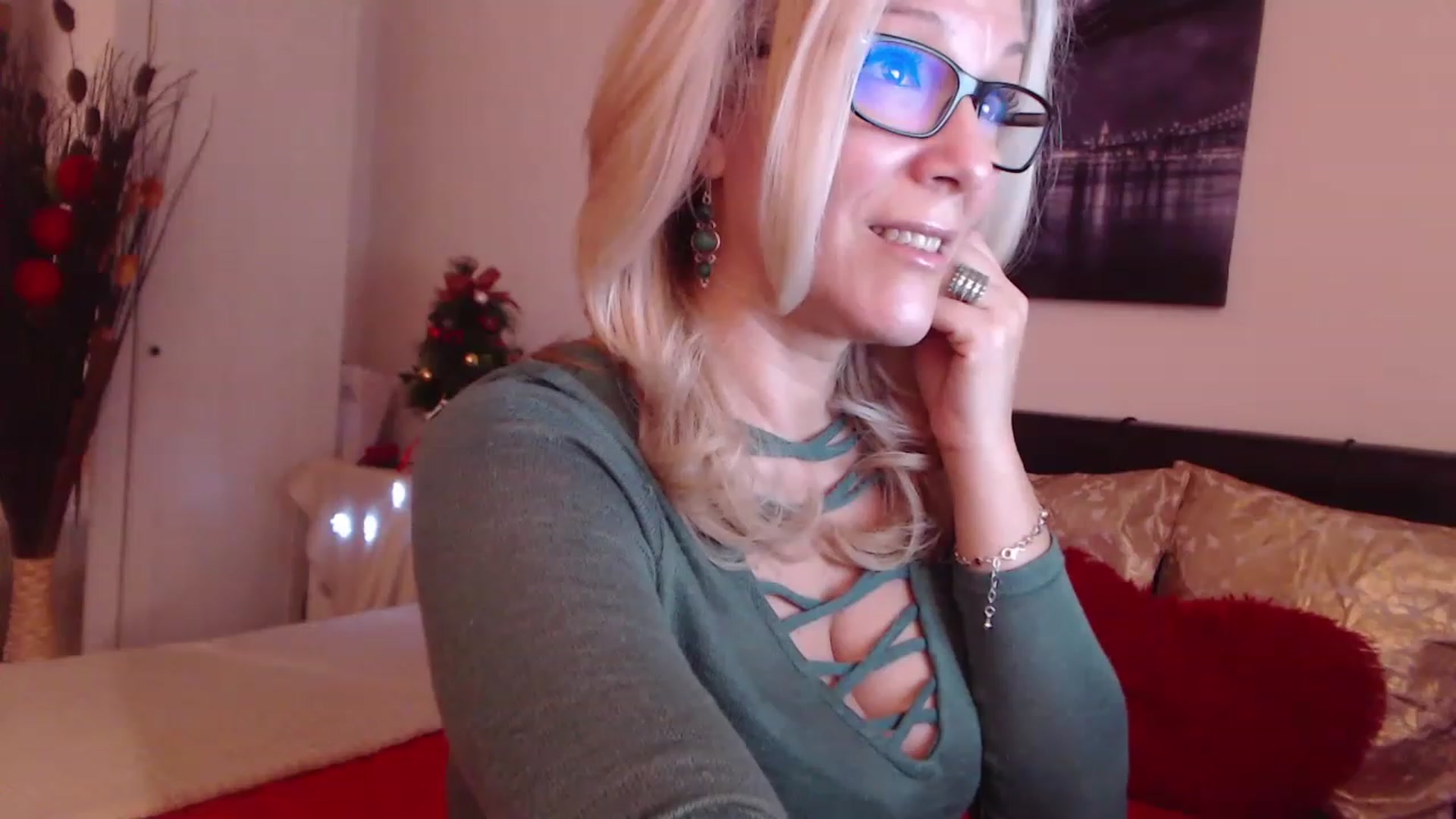 Gallery image thumbnail from Reeya71's myfreecams stream on, 12/30/2022, 02:15 image 16 of 20