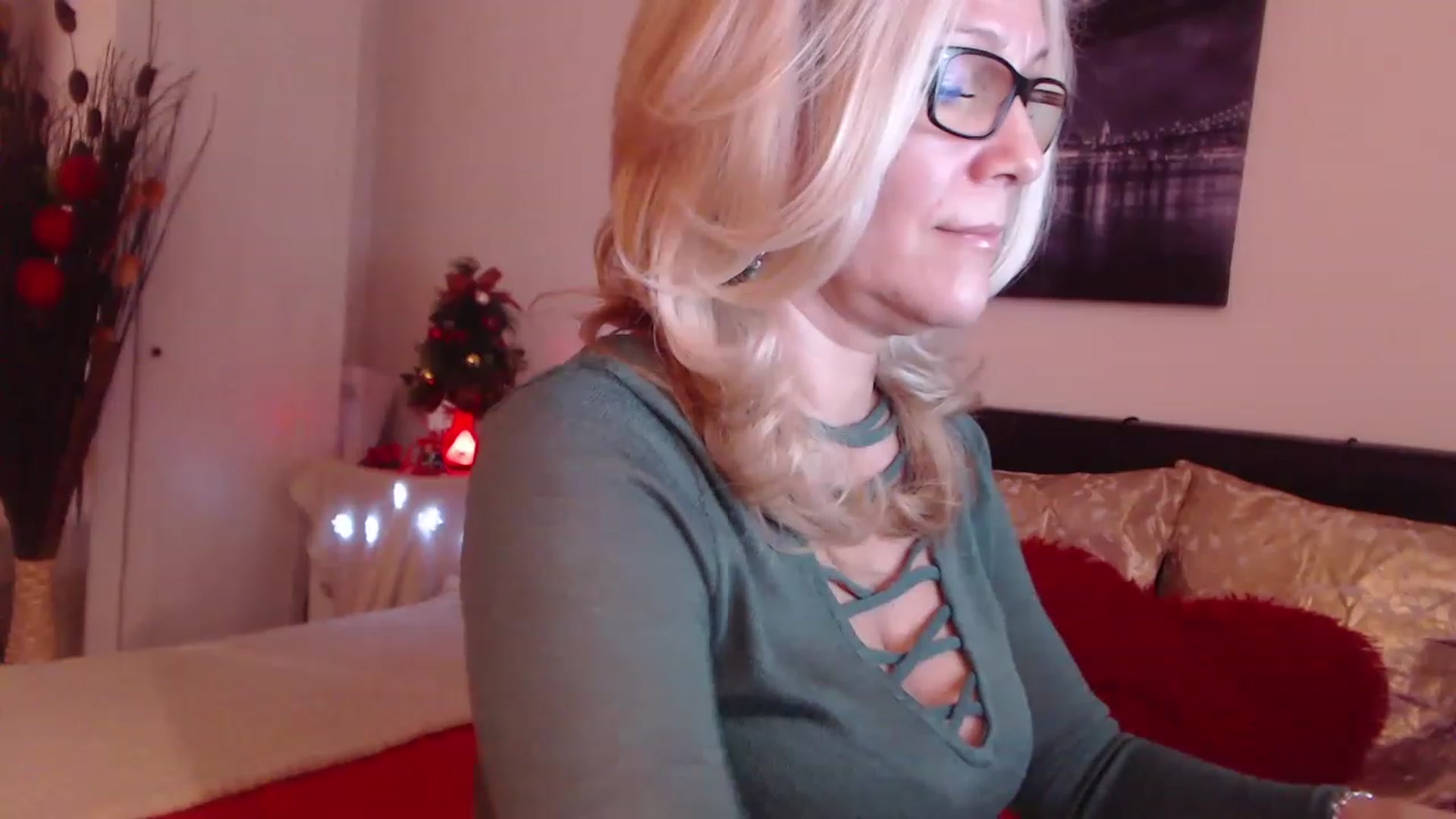 Gallery image thumbnail from Reeya71's myfreecams stream on, 12/30/2022, 02:15 image 6 of 20
