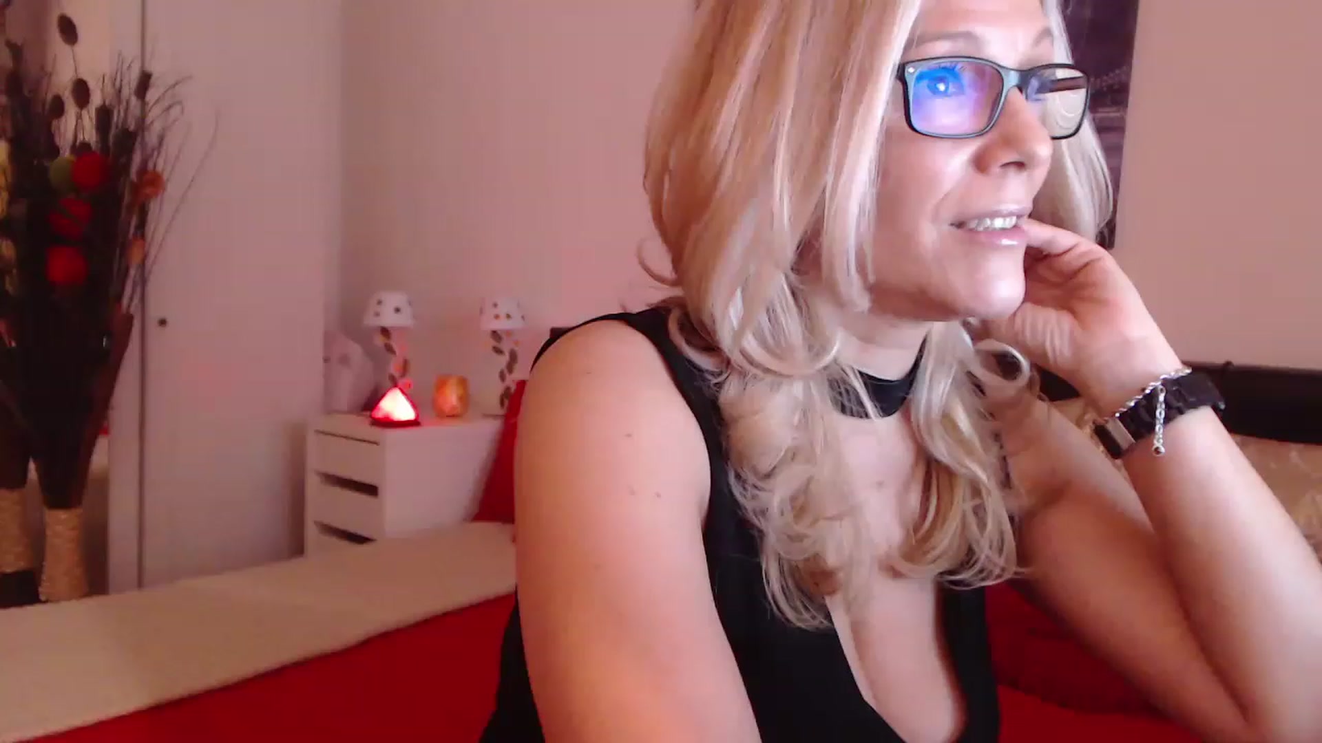 Gallery image thumbnail from Reeya71's myfreecams stream on, 01/19/2023, 08:17 image 17 of 20