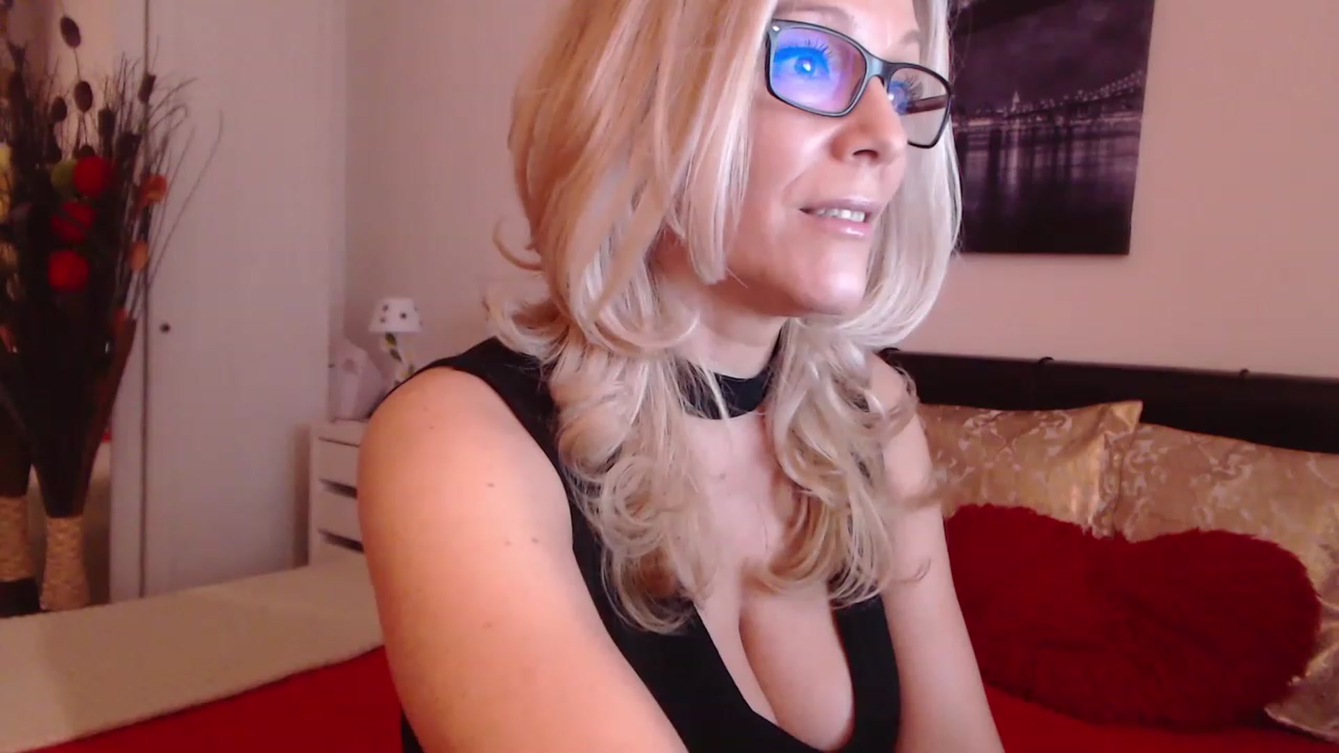 Gallery image thumbnail from Reeya71's myfreecams stream on, 01/19/2023, 08:17 image 16 of 20