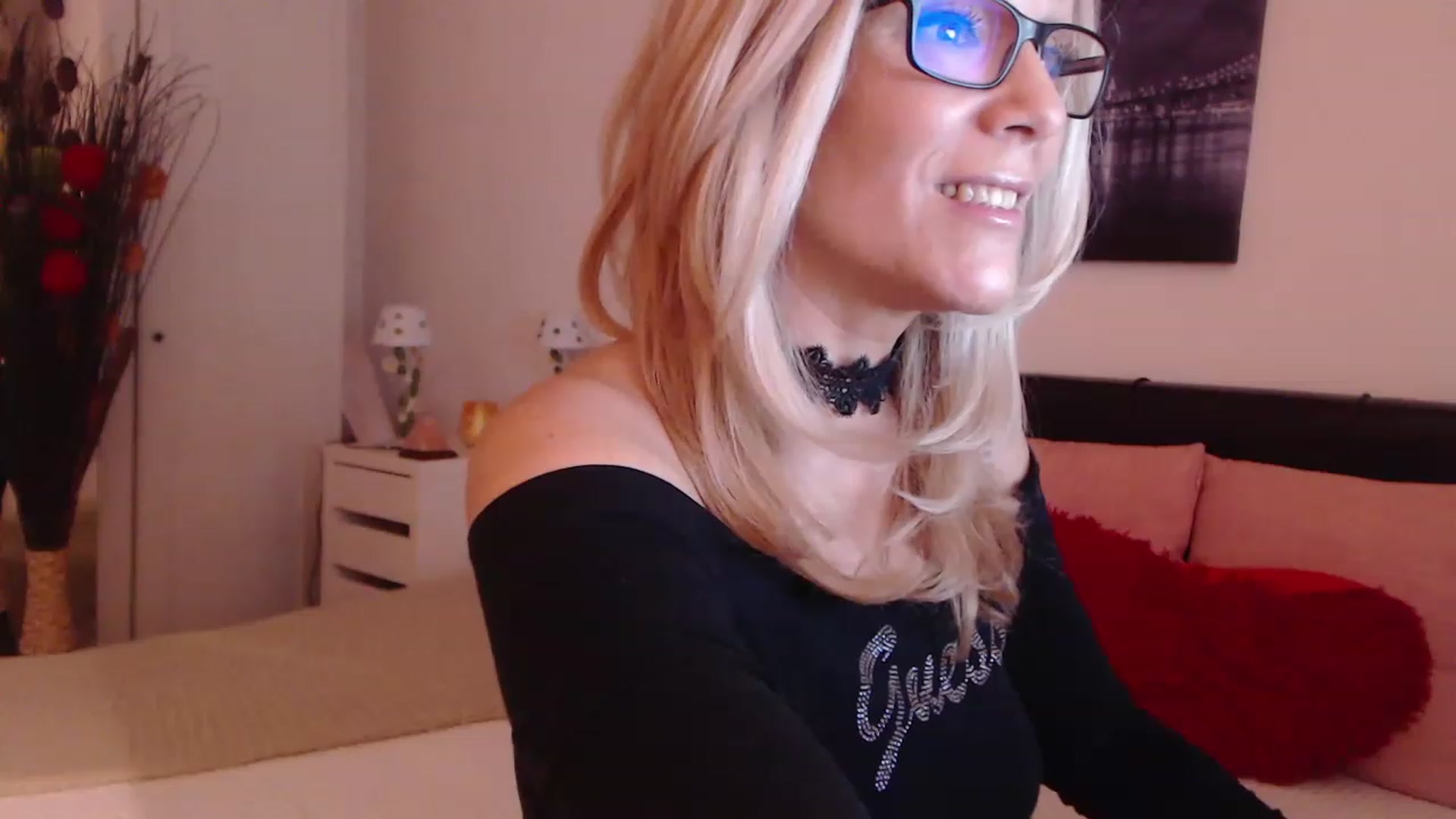 Gallery image thumbnail from Reeya71's myfreecams stream on, 02/01/2023, 24:24 image 9 of 20