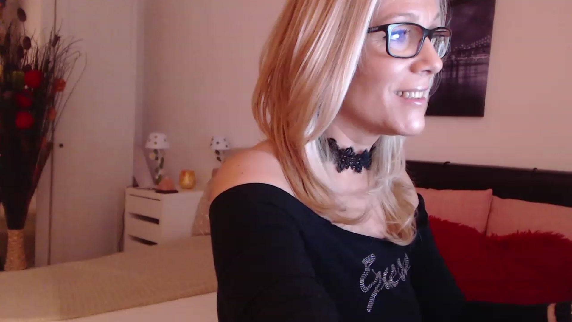Gallery image thumbnail from Reeya71's myfreecams stream on, 02/01/2023, 01:08 image 12 of 20