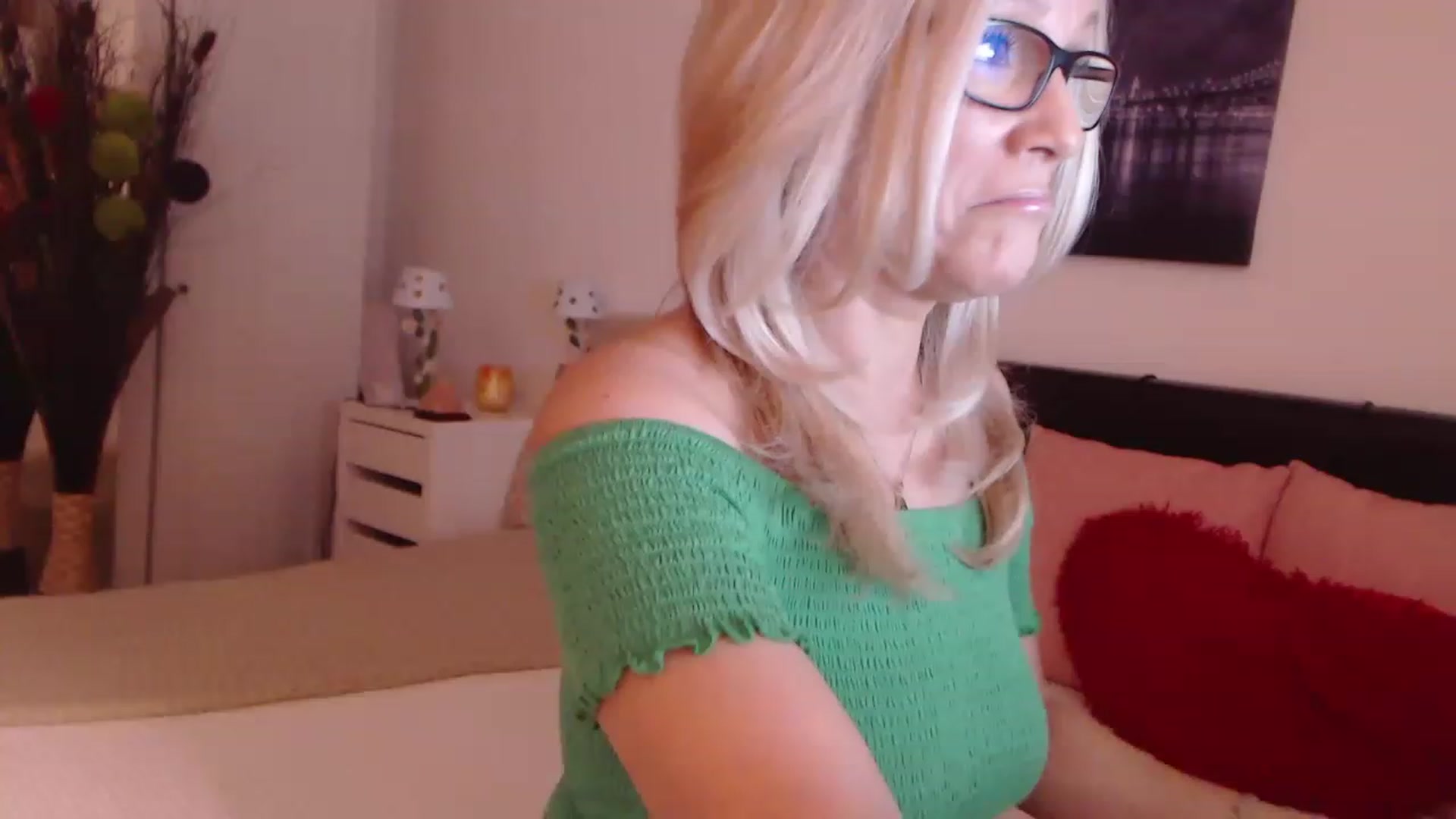 Gallery image thumbnail from Reeya71's myfreecams stream on, 02/04/2023, 01:56 image 12 of 20