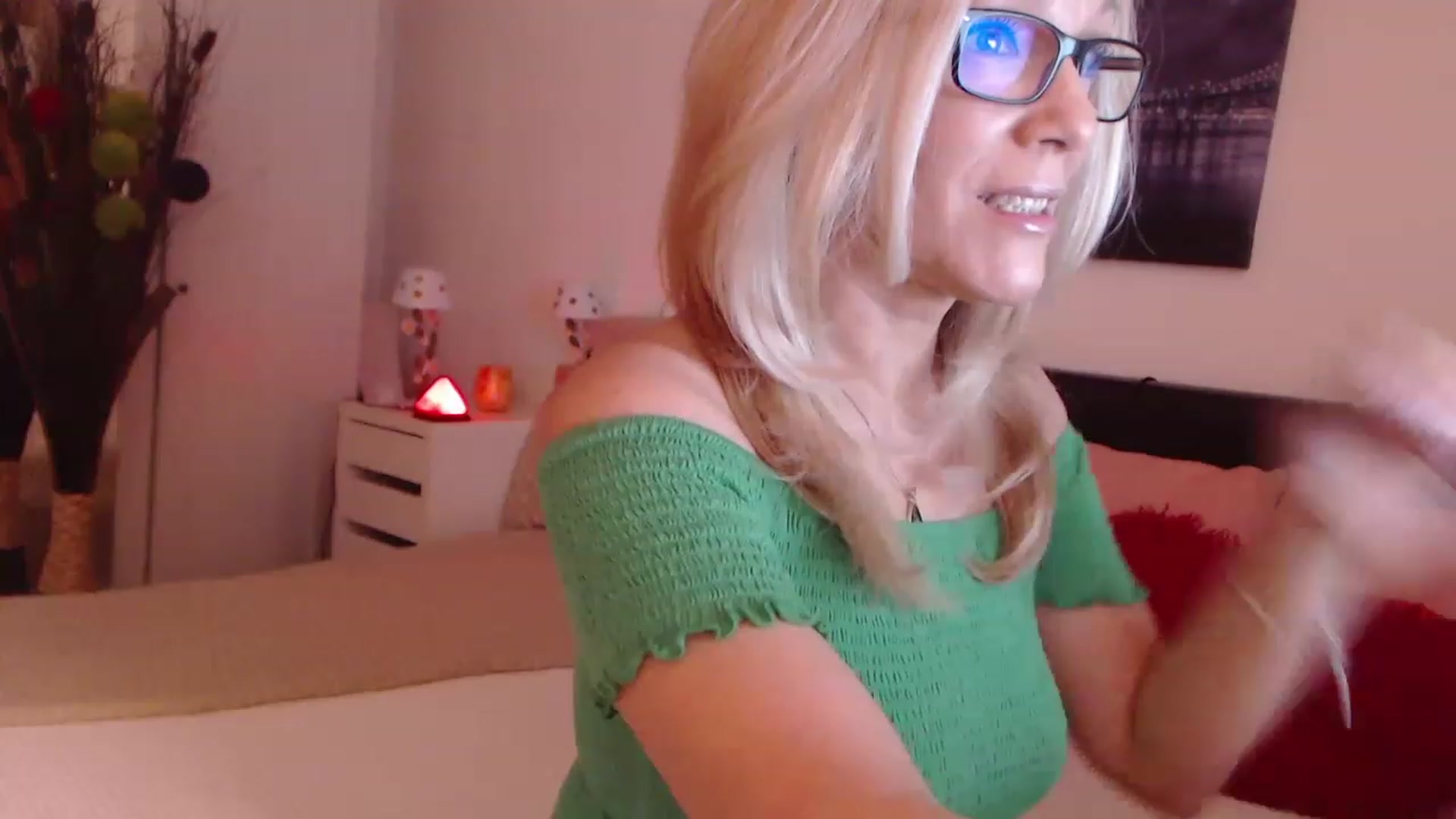 Gallery image thumbnail from Reeya71's myfreecams stream on, 02/04/2023, 01:56 image 6 of 20