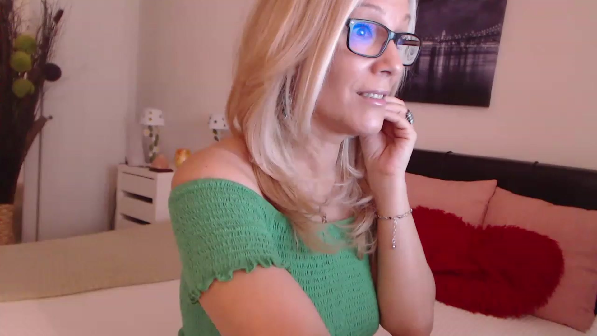 Gallery image thumbnail from Reeya71's myfreecams stream on, 02/04/2023, 09:16 image 9 of 20