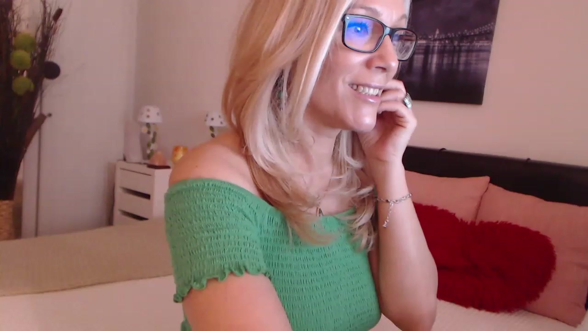 Gallery image thumbnail from Reeya71's myfreecams stream on, 02/04/2023, 09:16 image 15 of 20