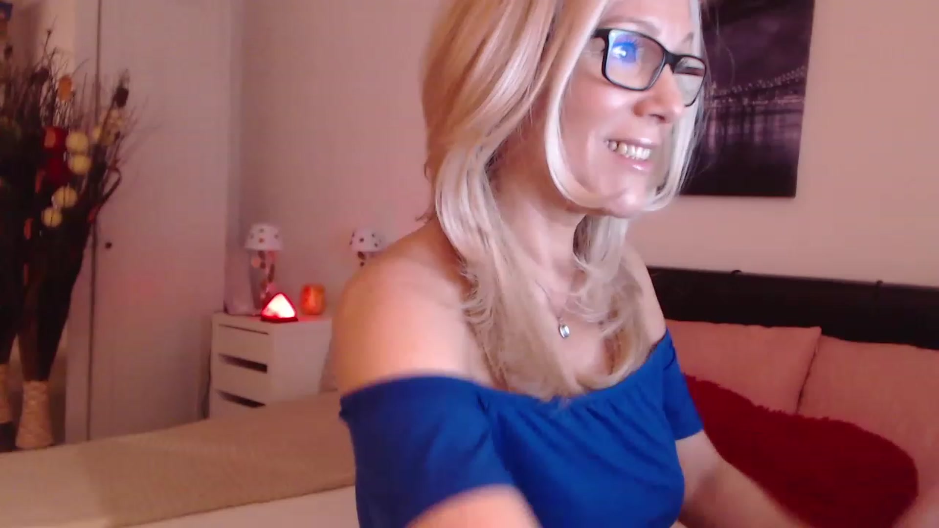 Gallery image thumbnail from Reeya71's myfreecams stream on, 02/06/2023, 01:29 image 18 of 20