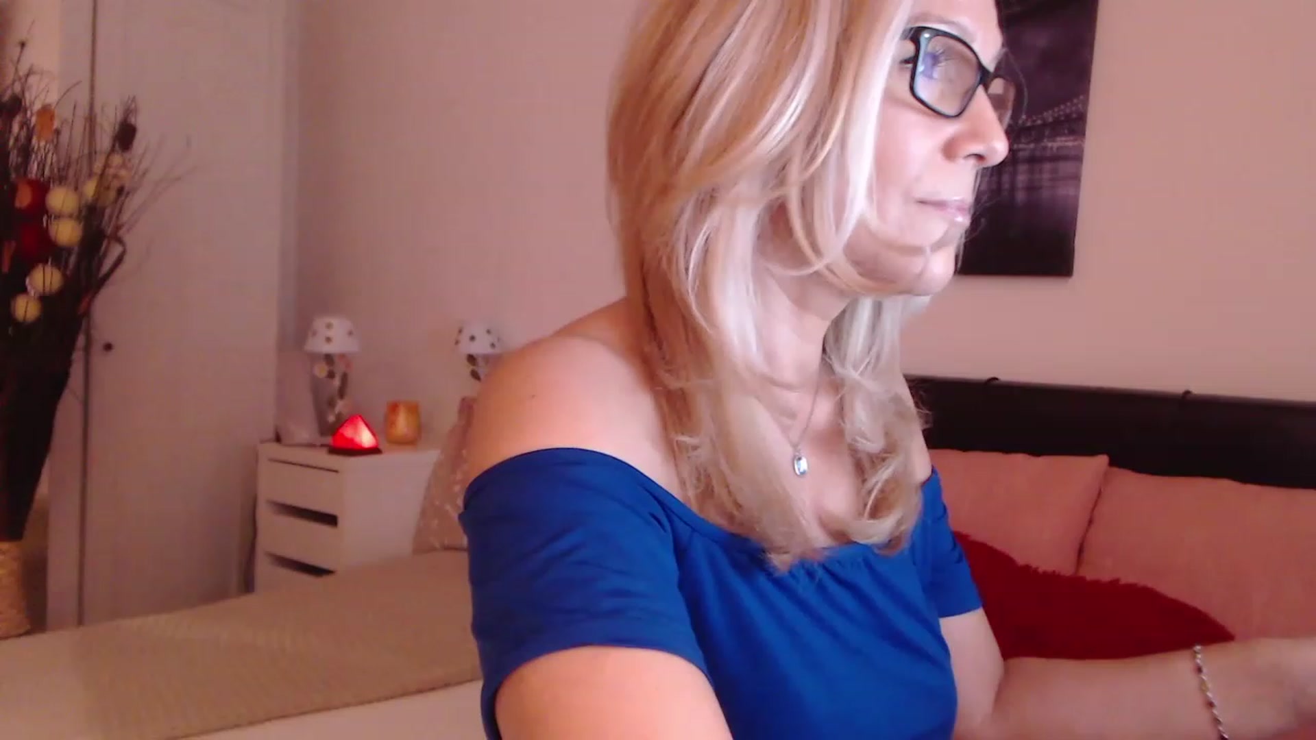 Gallery image thumbnail from Reeya71's myfreecams stream on, 02/06/2023, 01:29 image 2 of 20