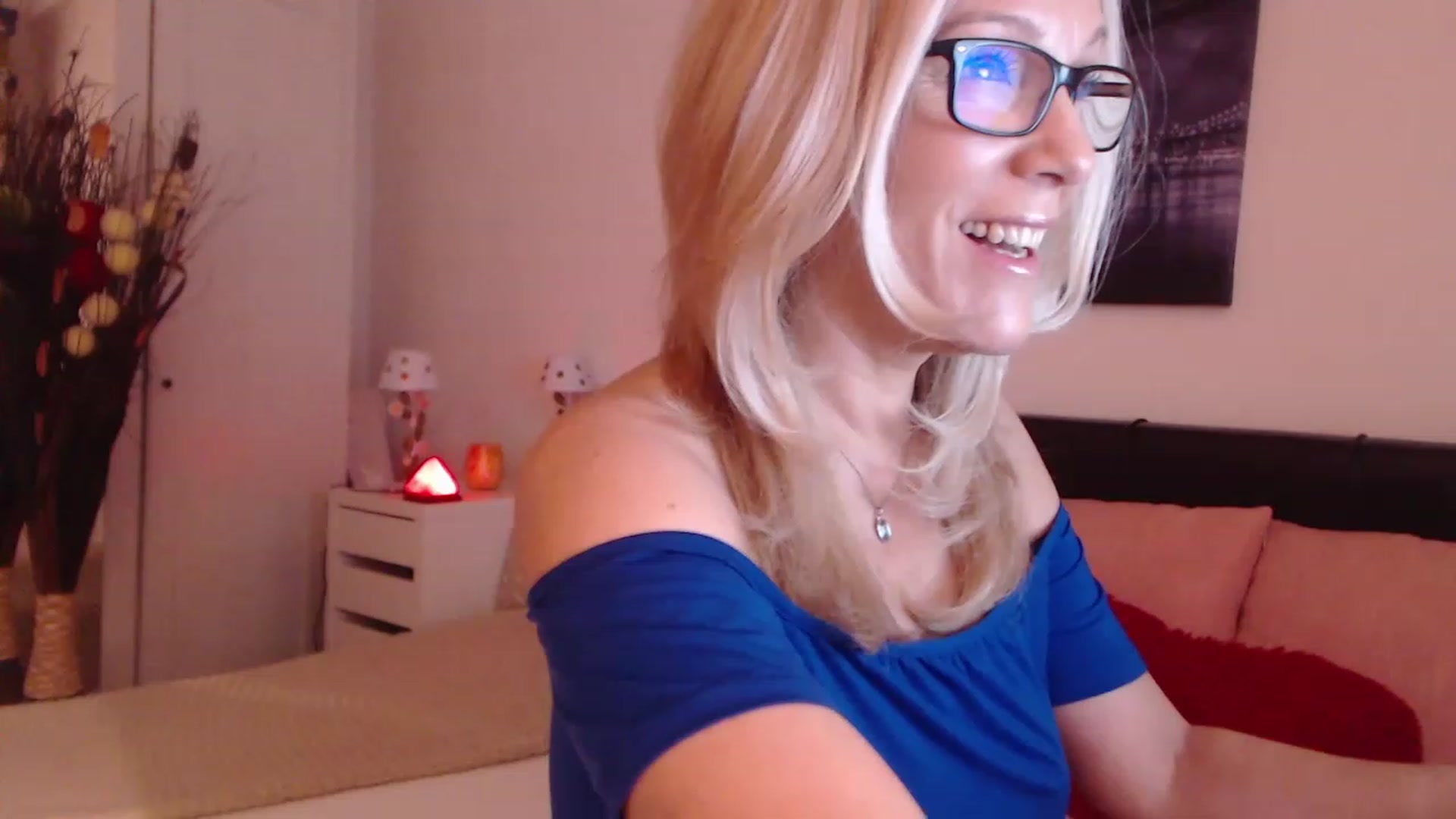 Gallery image thumbnail from Reeya71's myfreecams stream on, 02/06/2023, 01:29 image 13 of 20
