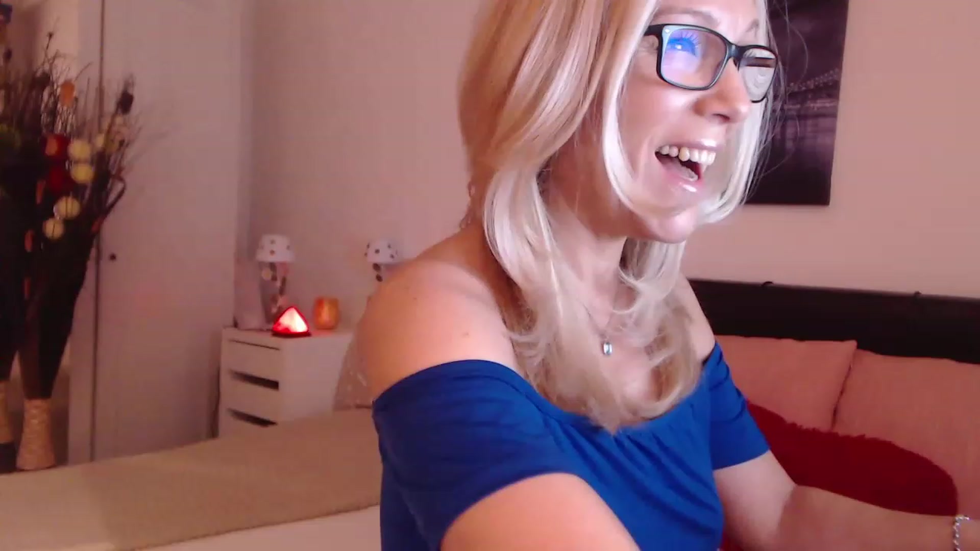 Gallery image thumbnail from Reeya71's myfreecams stream on, 02/06/2023, 01:29 image 16 of 20