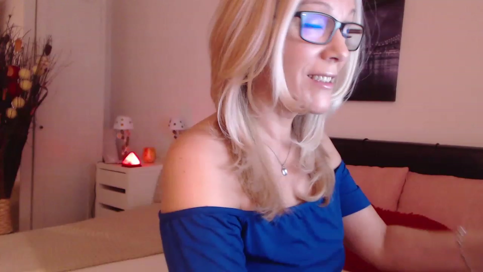 Gallery image thumbnail from Reeya71's myfreecams stream on, 02/06/2023, 01:29 image 4 of 20