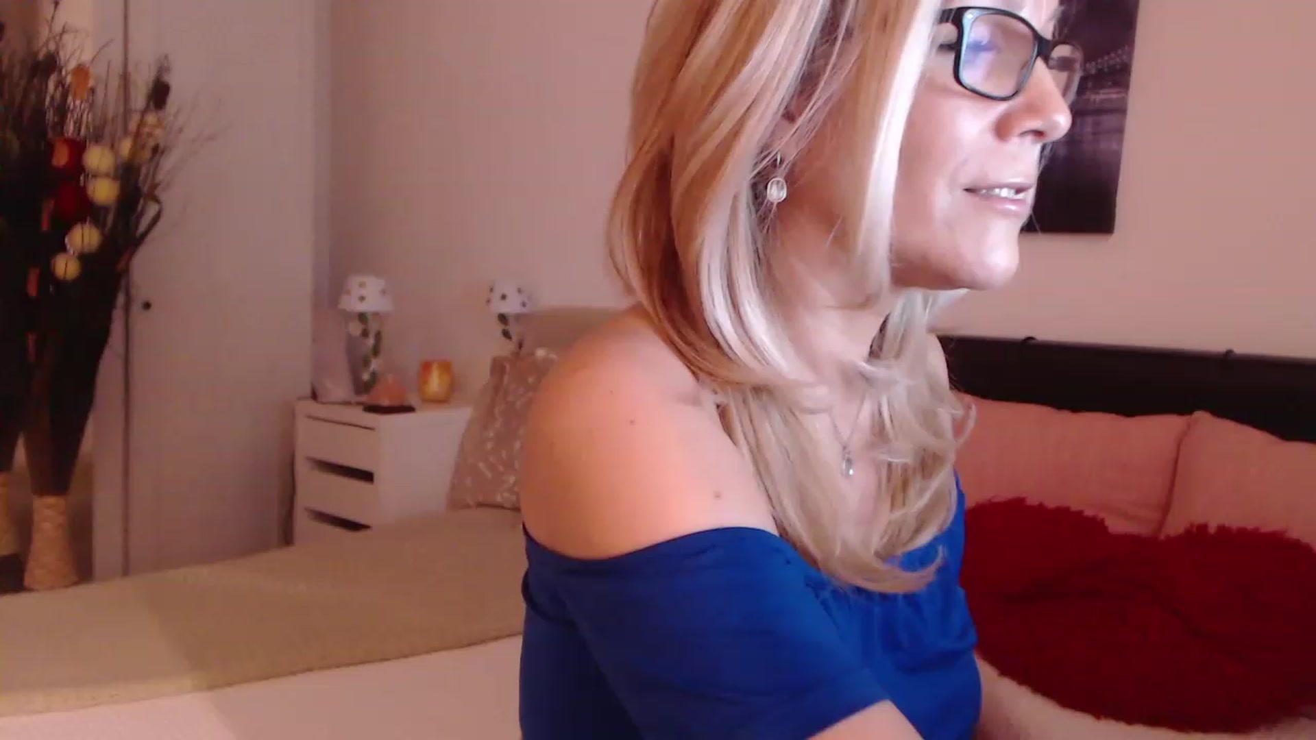 Gallery image thumbnail from Reeya71's myfreecams stream on, 02/06/2023, 04:52 image 14 of 20