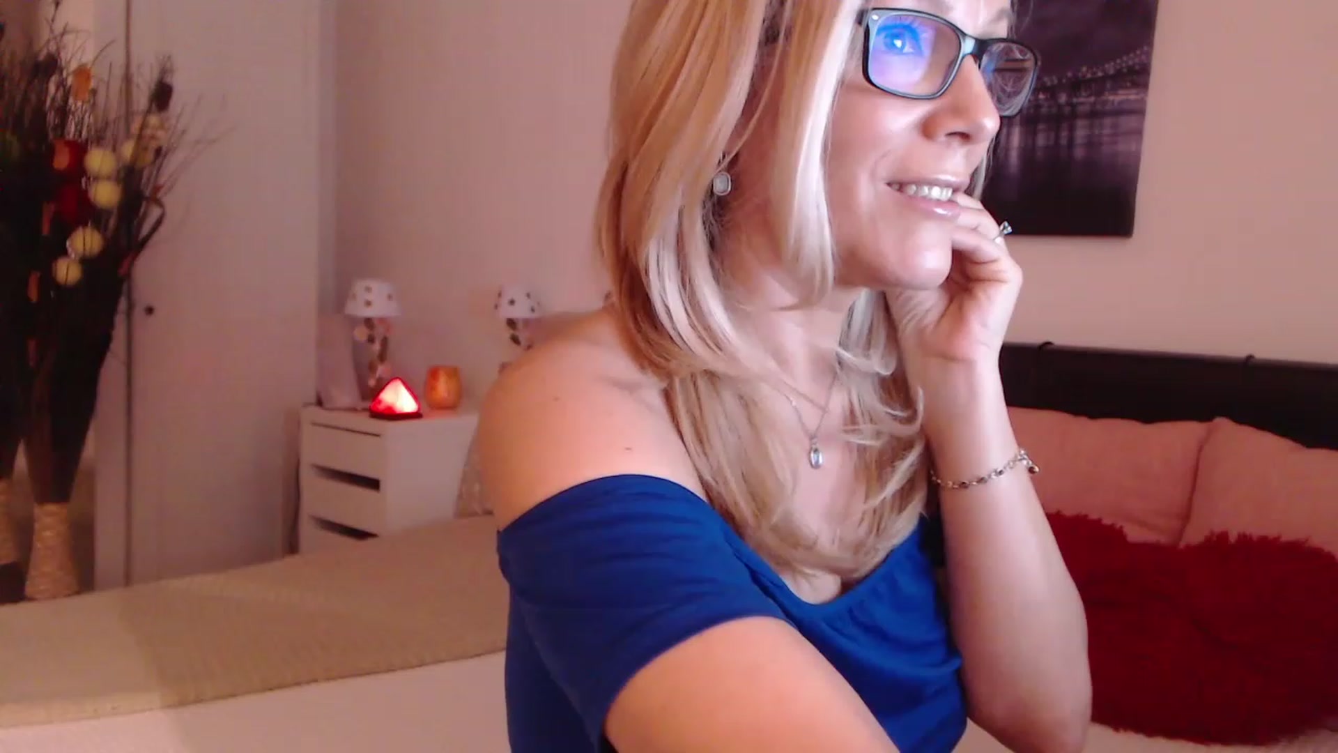Gallery image thumbnail from Reeya71's myfreecams stream on, 02/06/2023, 04:52 image 12 of 20