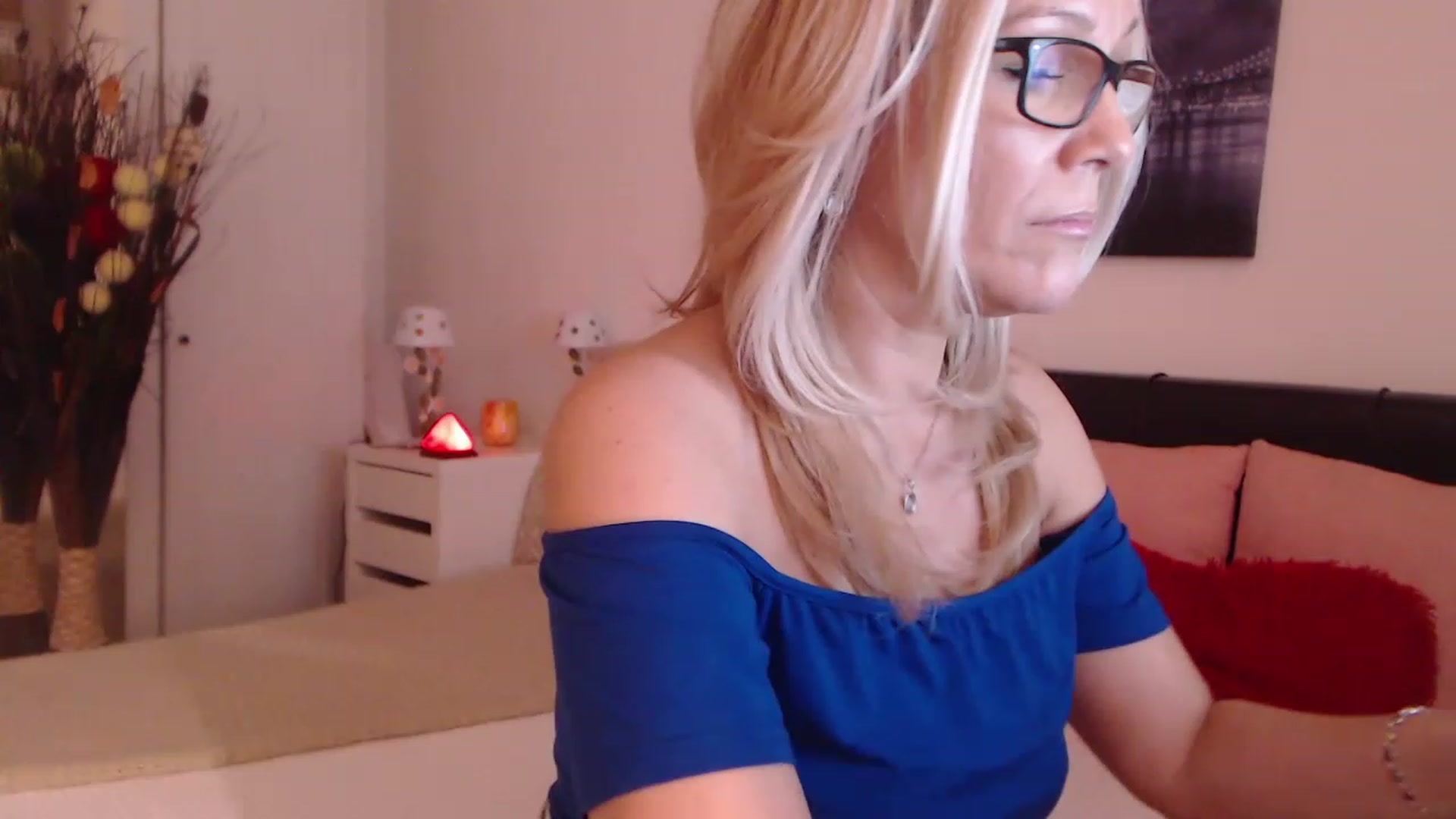 Gallery image thumbnail from Reeya71's myfreecams stream on, 02/06/2023, 08:30 image 18 of 20